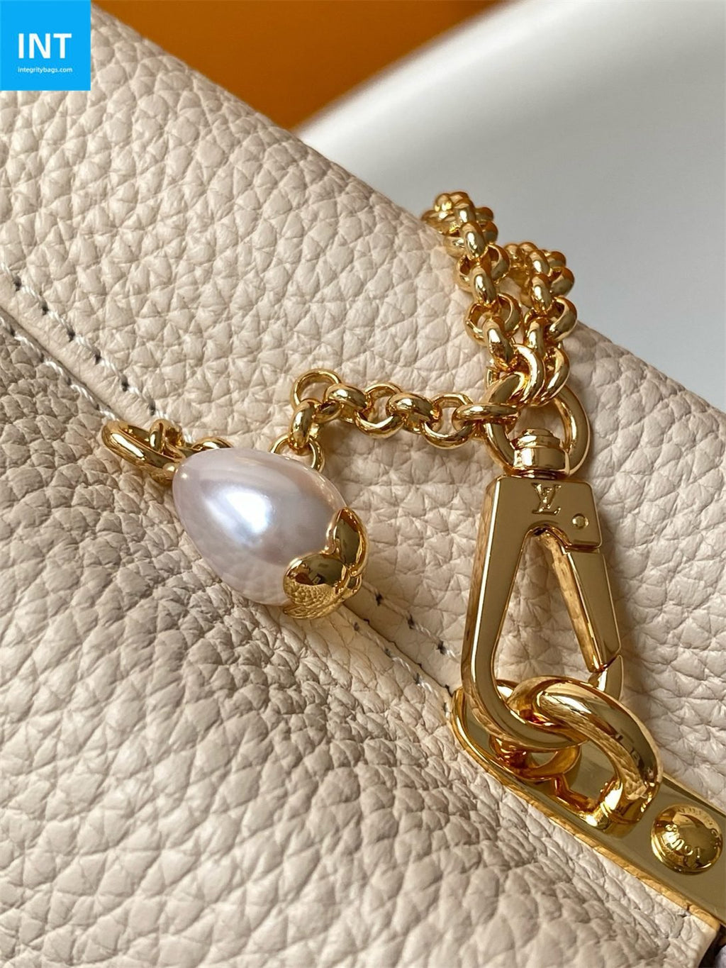 Louis Vuitton M15117 Capucines Mini