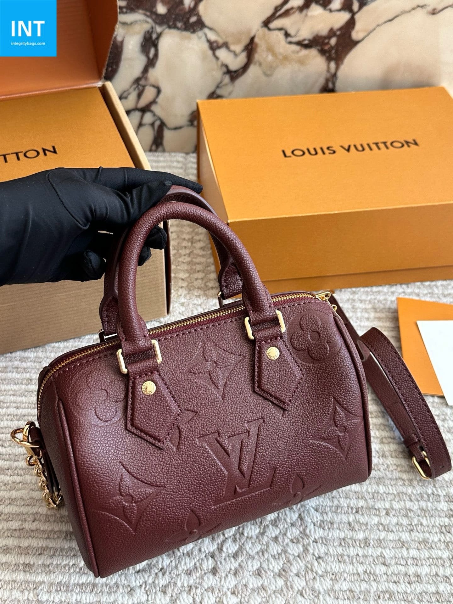 Louis Vuitton M25929 Speedy 20 with shoulder strap