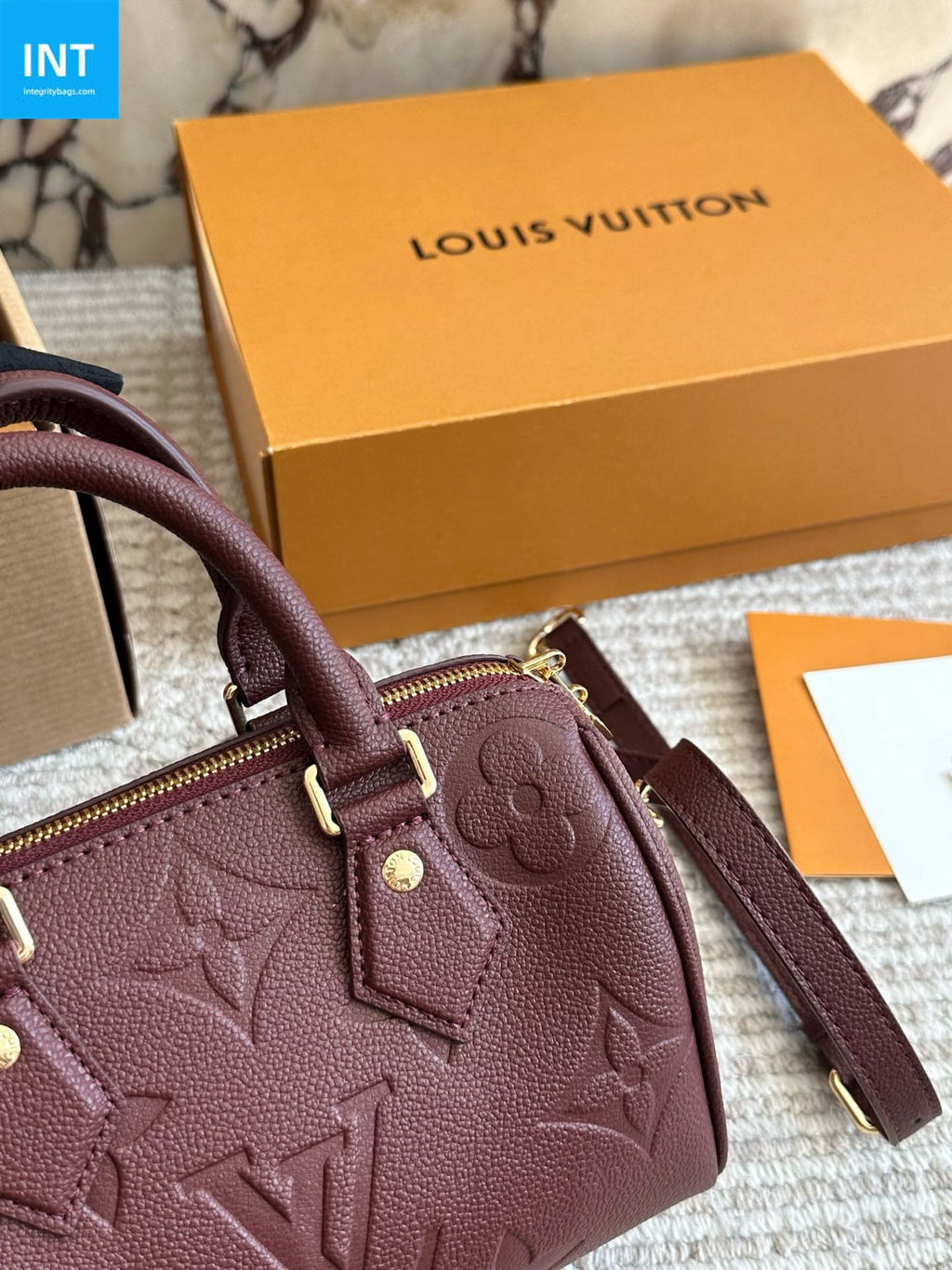 Louis Vuitton M25929 Speedy 20 with shoulder strap