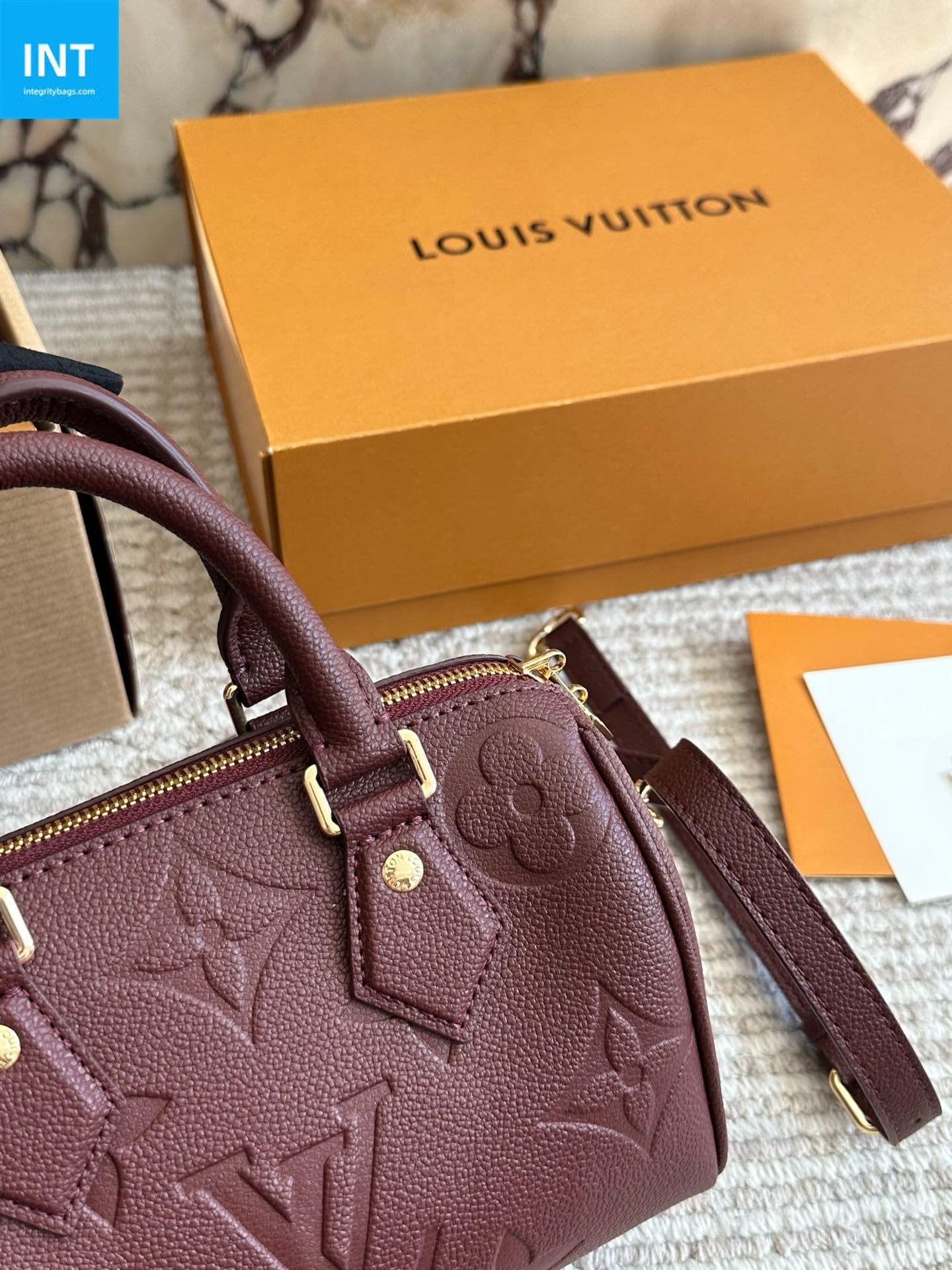 Louis Vuitton M25929 Speedy 20 with shoulder strap