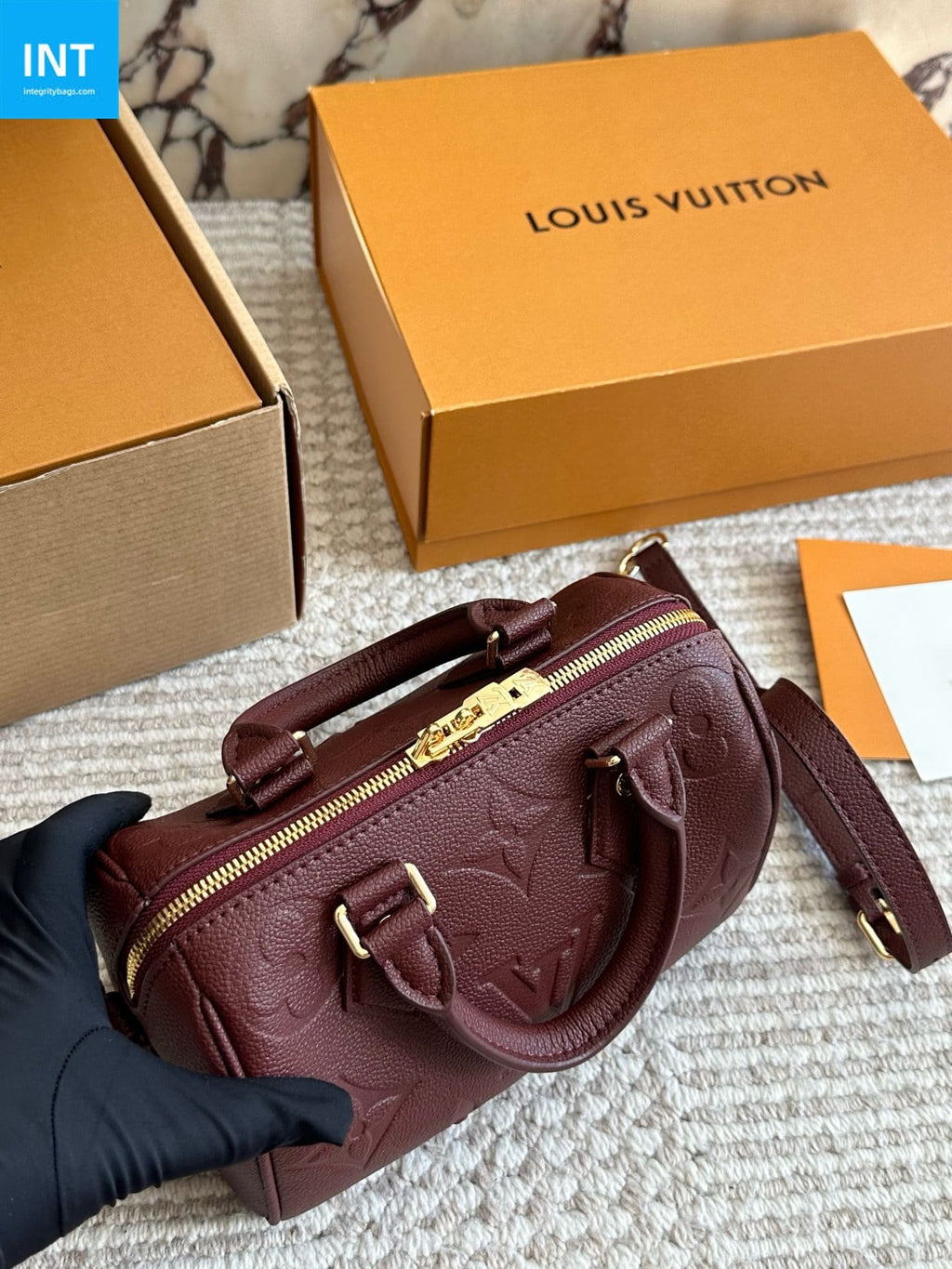 Louis Vuitton M25929 Speedy 20 with shoulder strap
