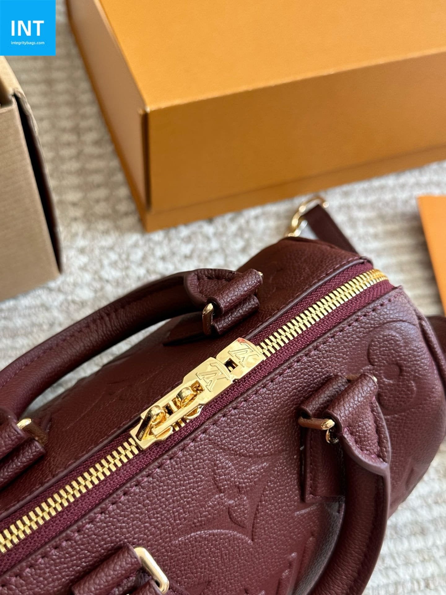Louis Vuitton M25929 Speedy 20 with shoulder strap