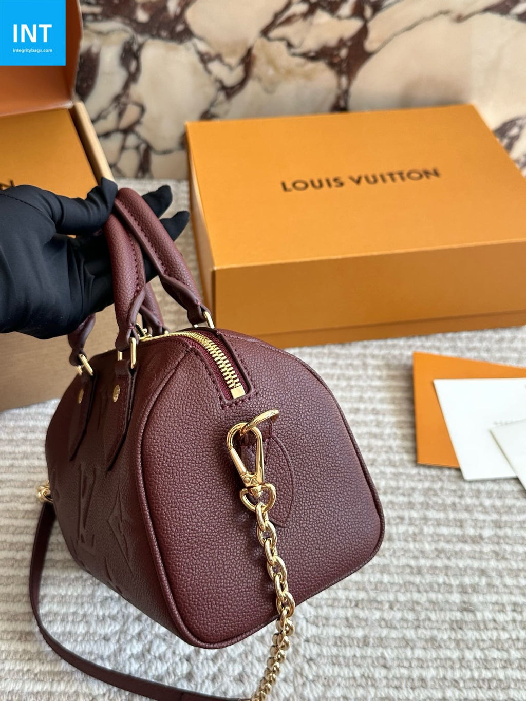 Louis Vuitton M25929 Speedy 20 with shoulder strap