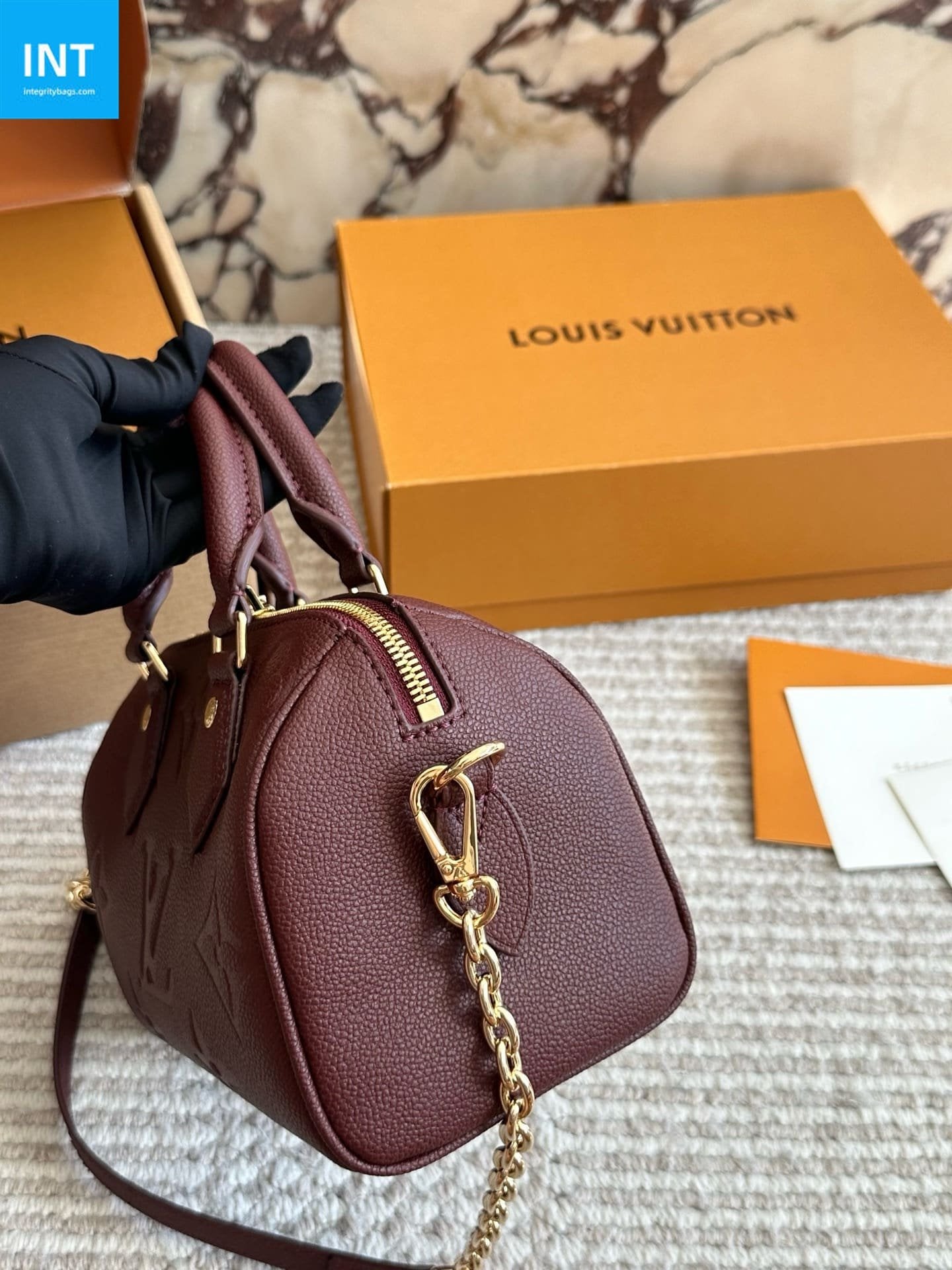 Louis Vuitton M25929 Speedy 20 with shoulder strap
