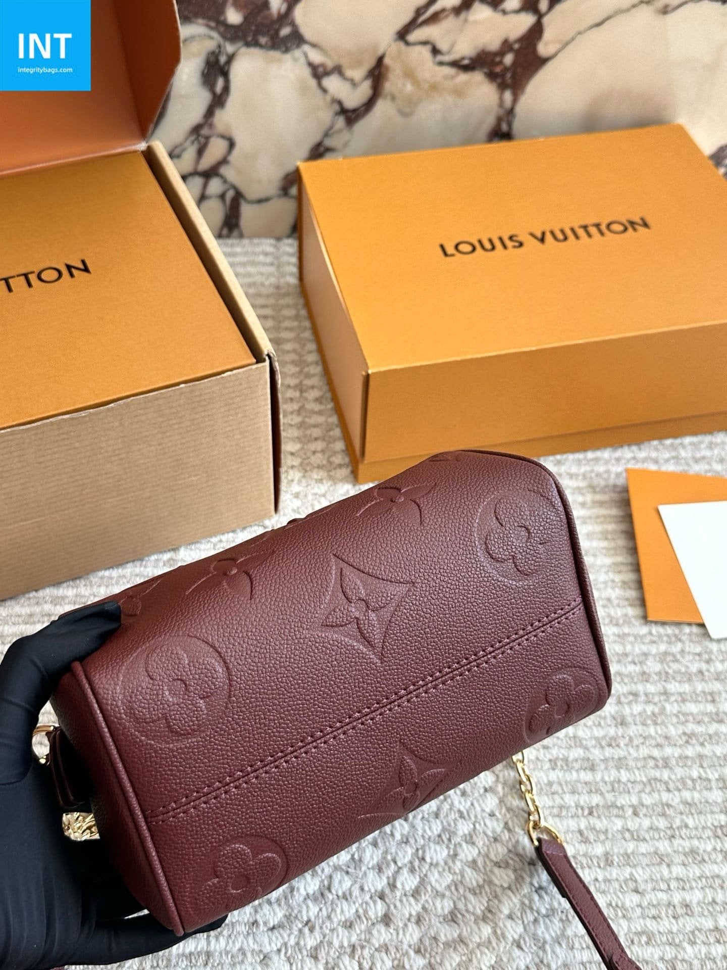 Louis Vuitton M25929 Speedy 20 with shoulder strap
