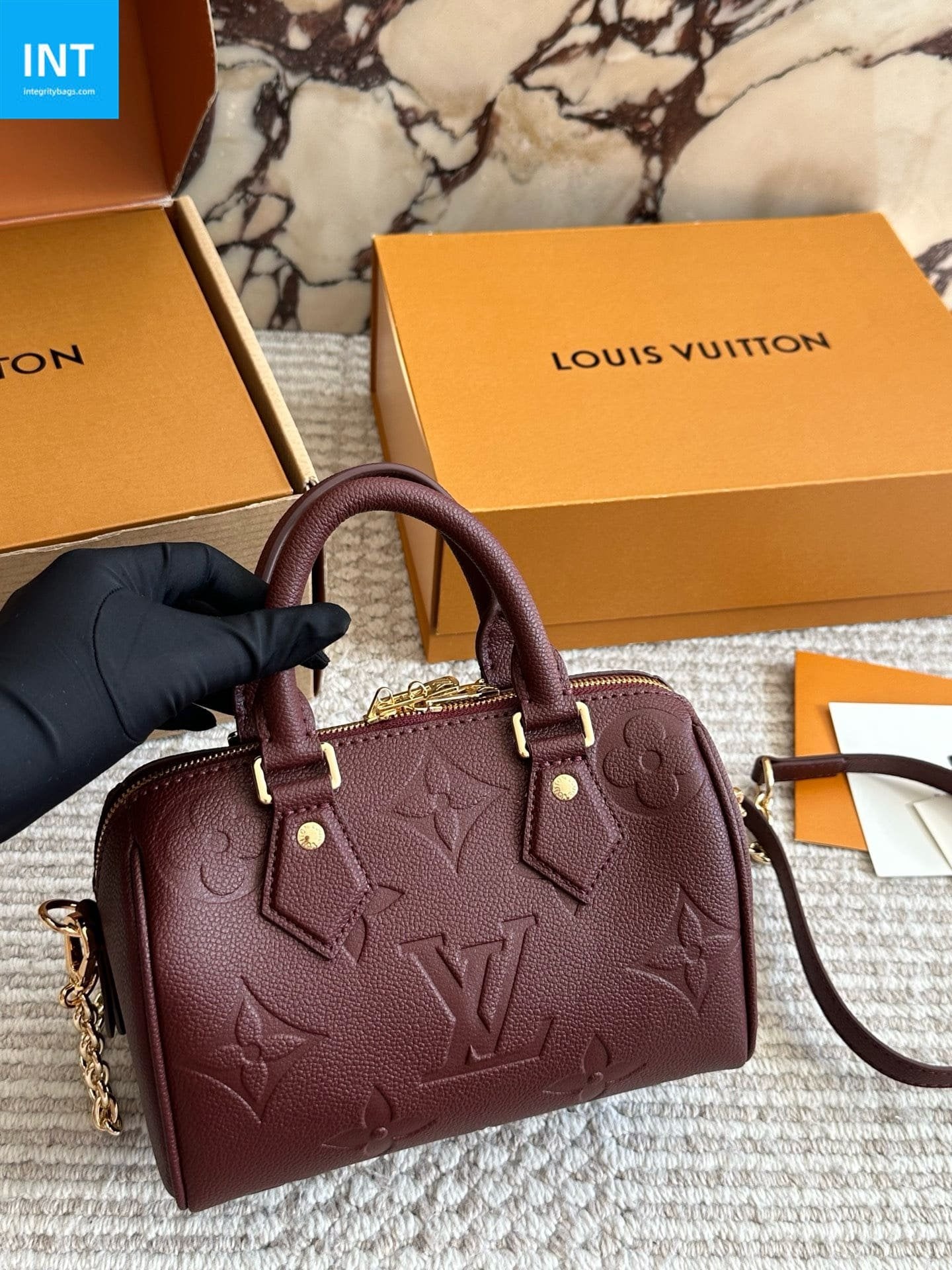 Louis Vuitton M25929 Speedy 20 with shoulder strap