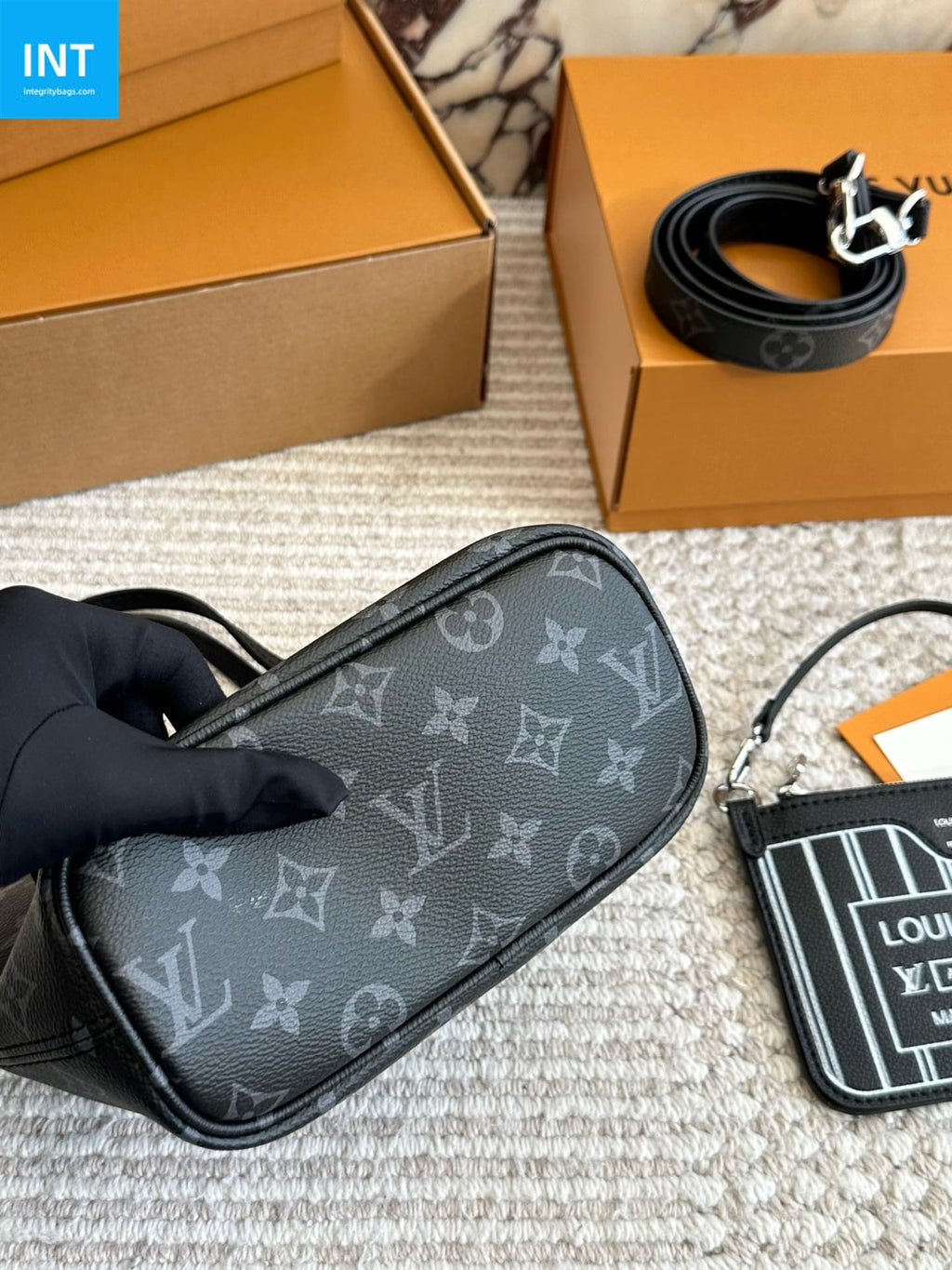 Louis Vuitton M15210 Neverfull Bandoulière Inside Out BB