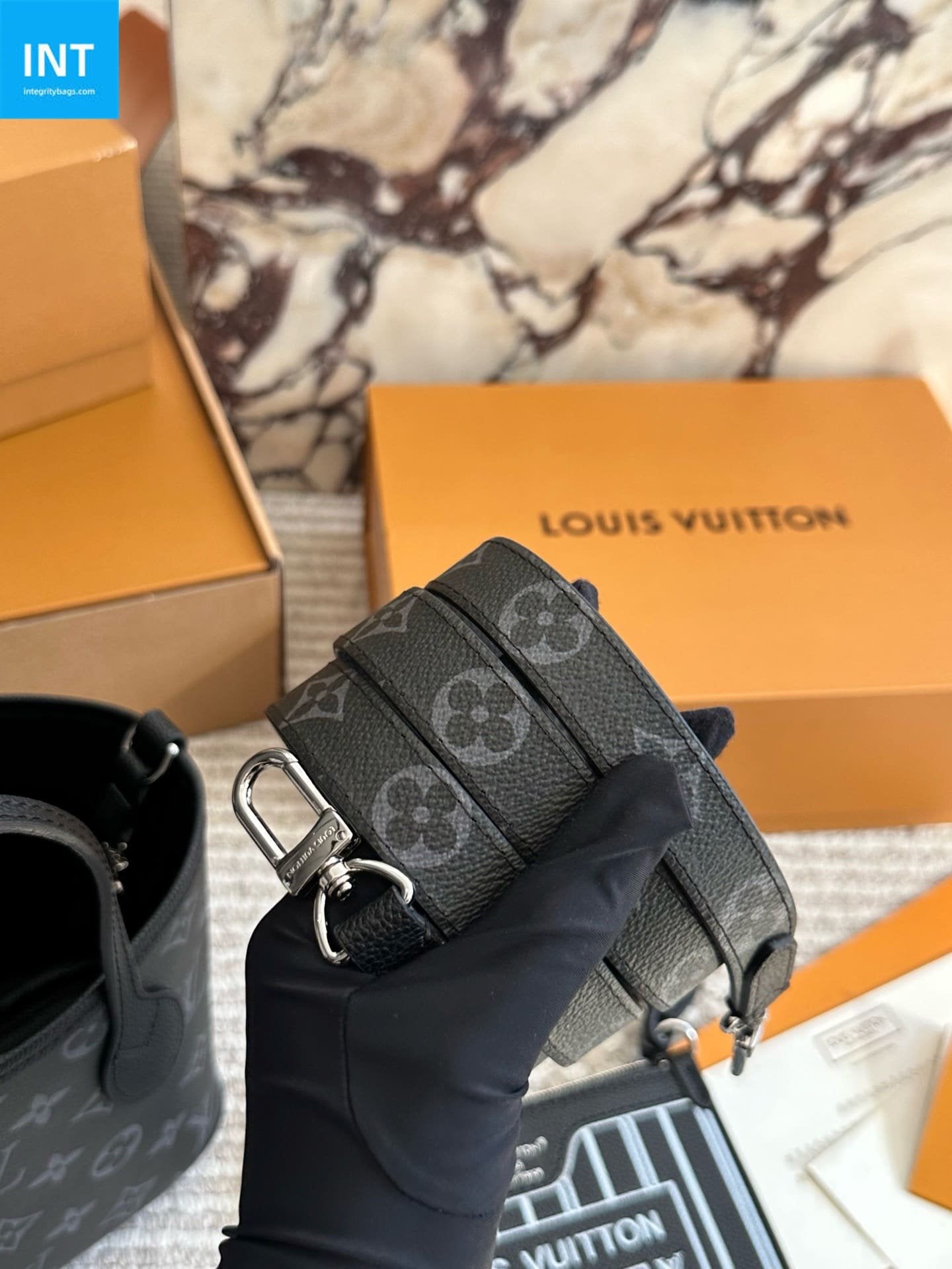 Louis Vuitton M15210 Neverfull Bandoulière Inside Out BB