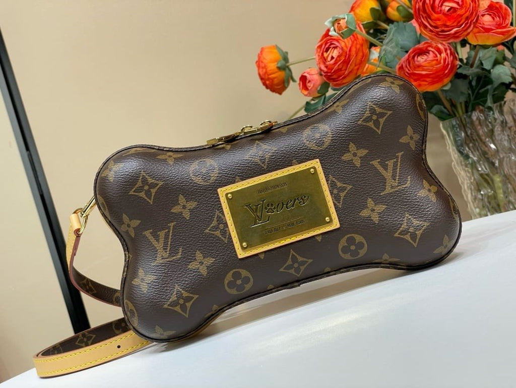 Louis Vuitton M12615 Bone Wearable Wallet