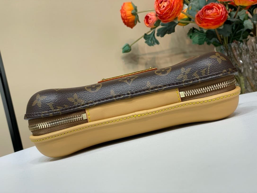 Louis Vuitton M12615 Bone Wearable Wallet