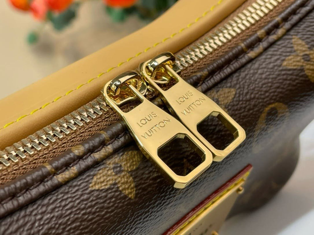 Louis Vuitton M12615 Bone Wearable Wallet