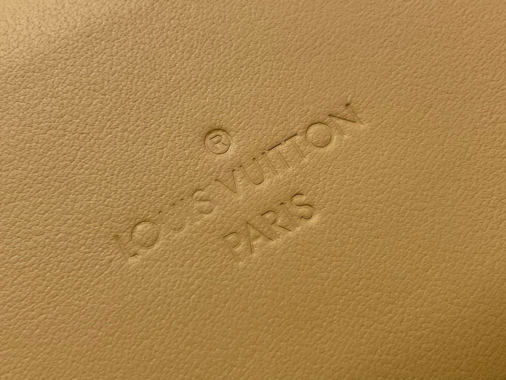 Louis Vuitton M12615 Bone Wearable Wallet
