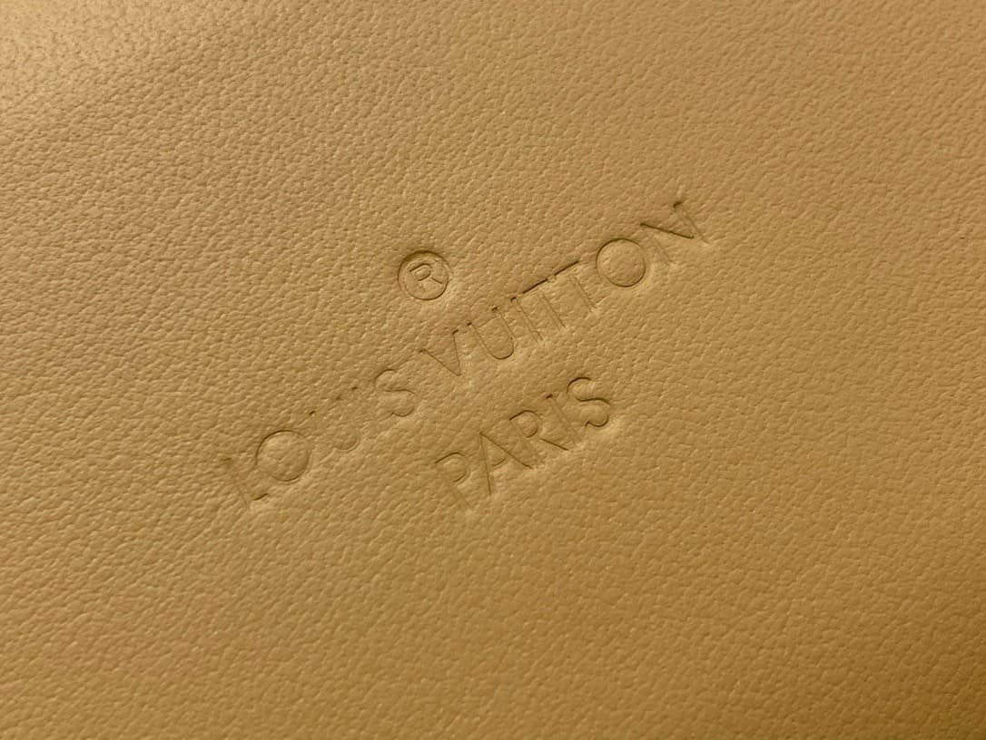 Louis Vuitton M12615 Bone Wearable Wallet