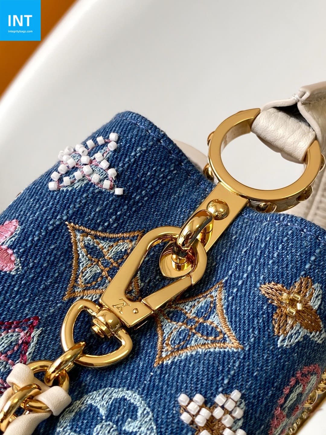 Louis Vuitton M12947 Capucines Mini