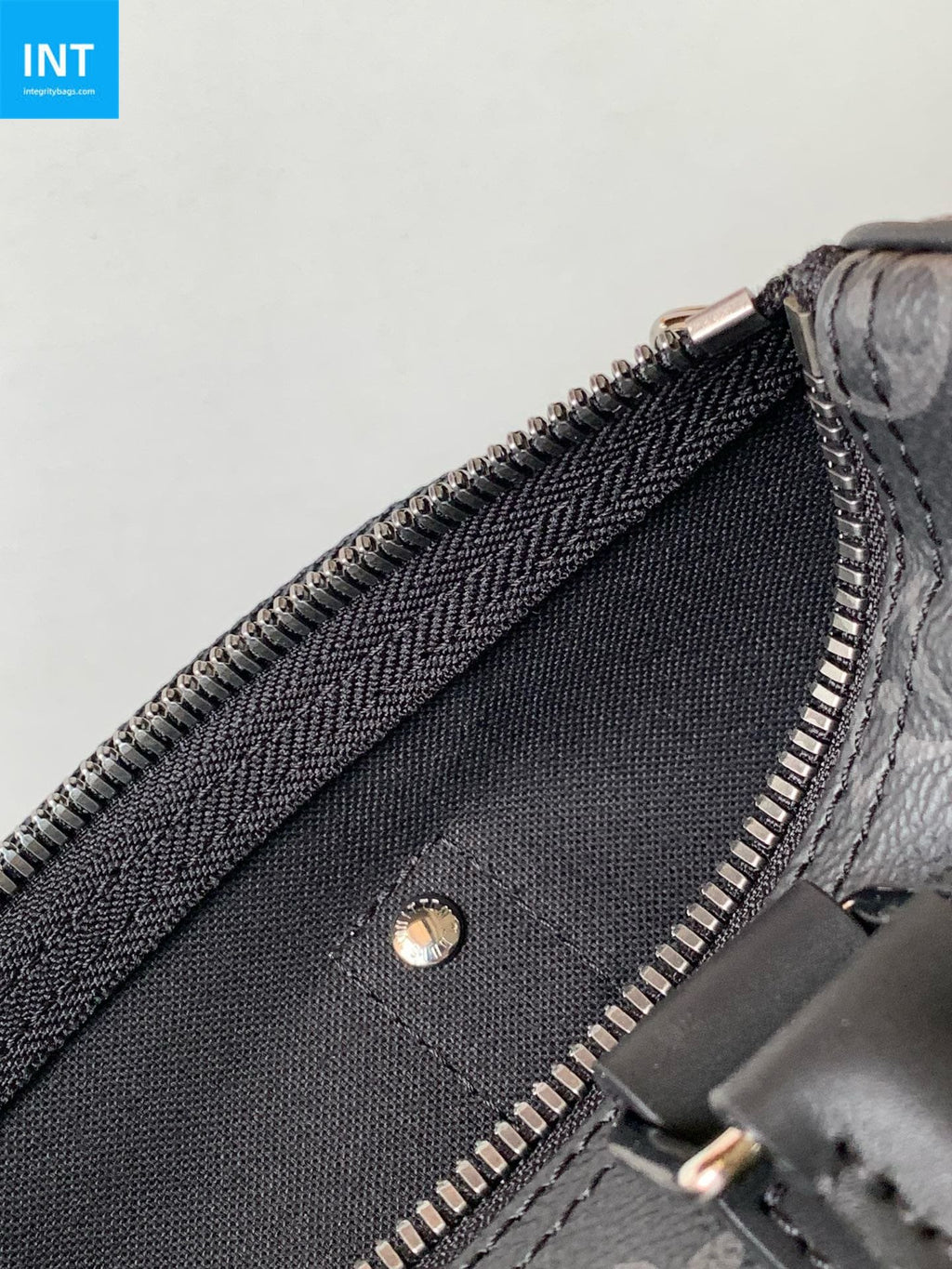 Louis Vuitton M46271 Keepall Bandoulière 25