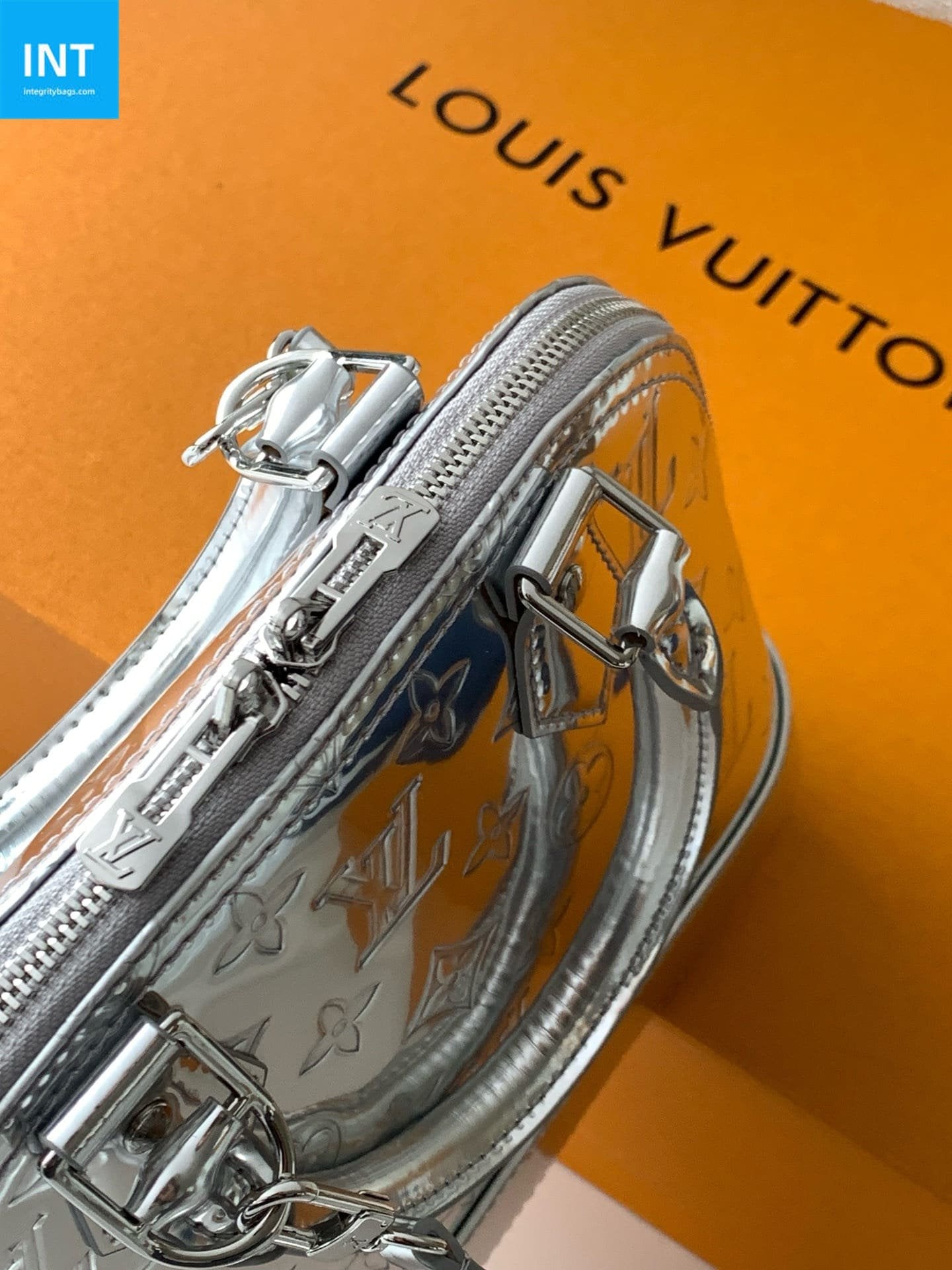 Louis Vuitton M26335 Alma BB