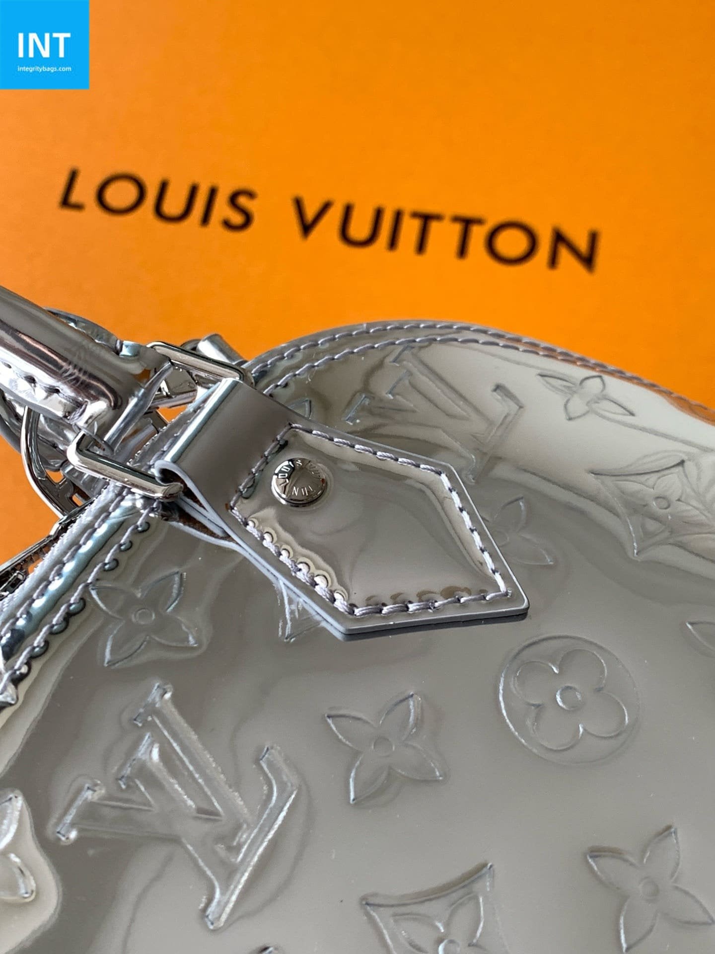 Louis Vuitton M26335 Alma BB