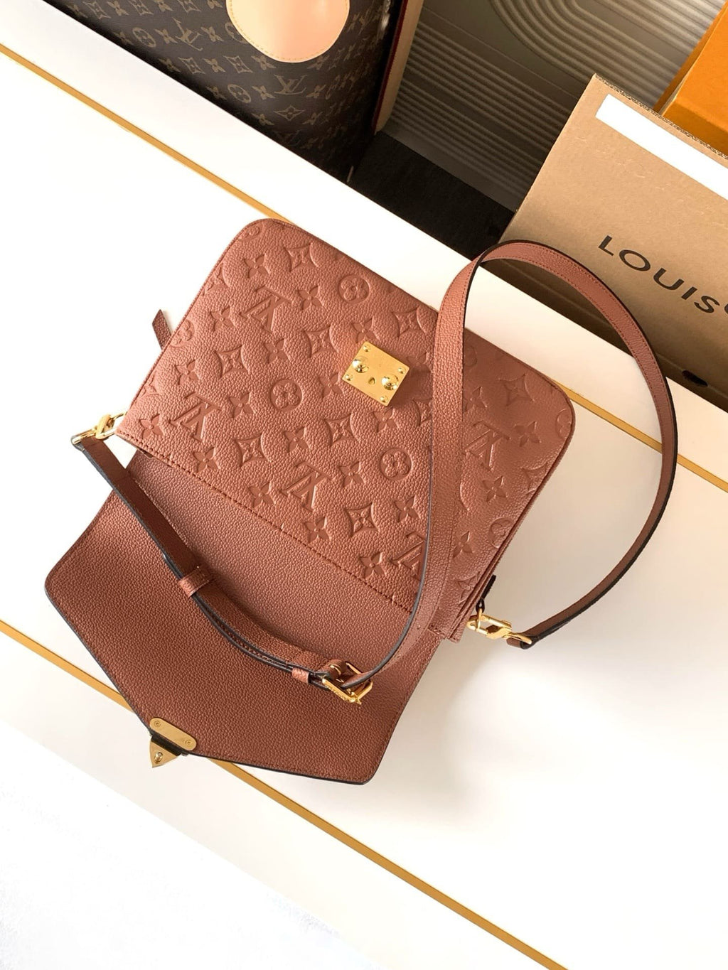 Louis Vuitton M12711 Pochette Métis