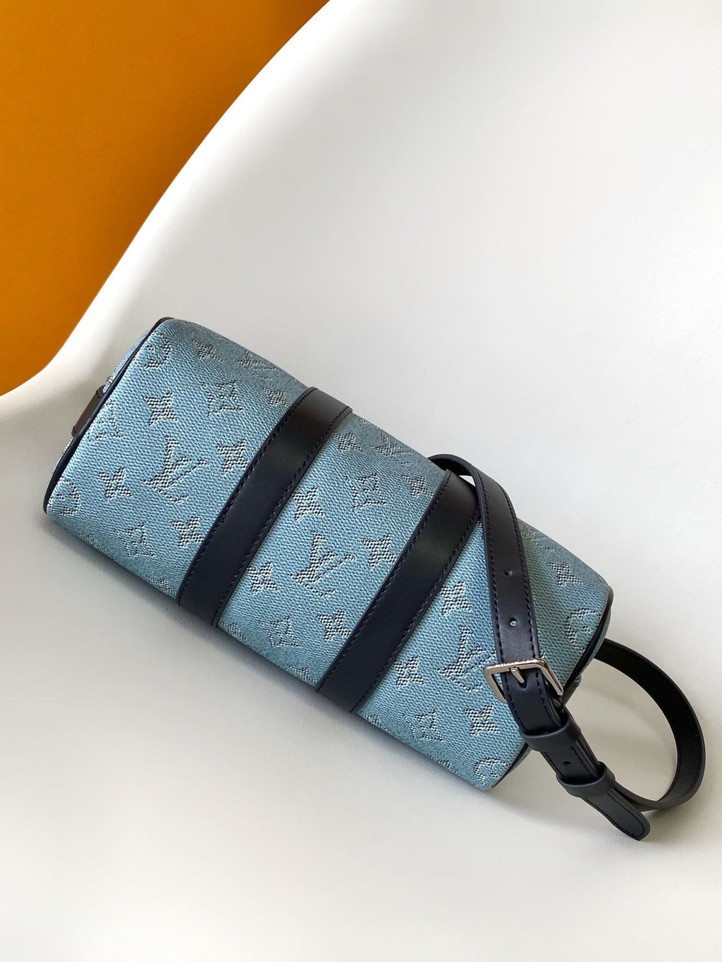 Louis Vuitton M14681 Keepall Bandoulière 25