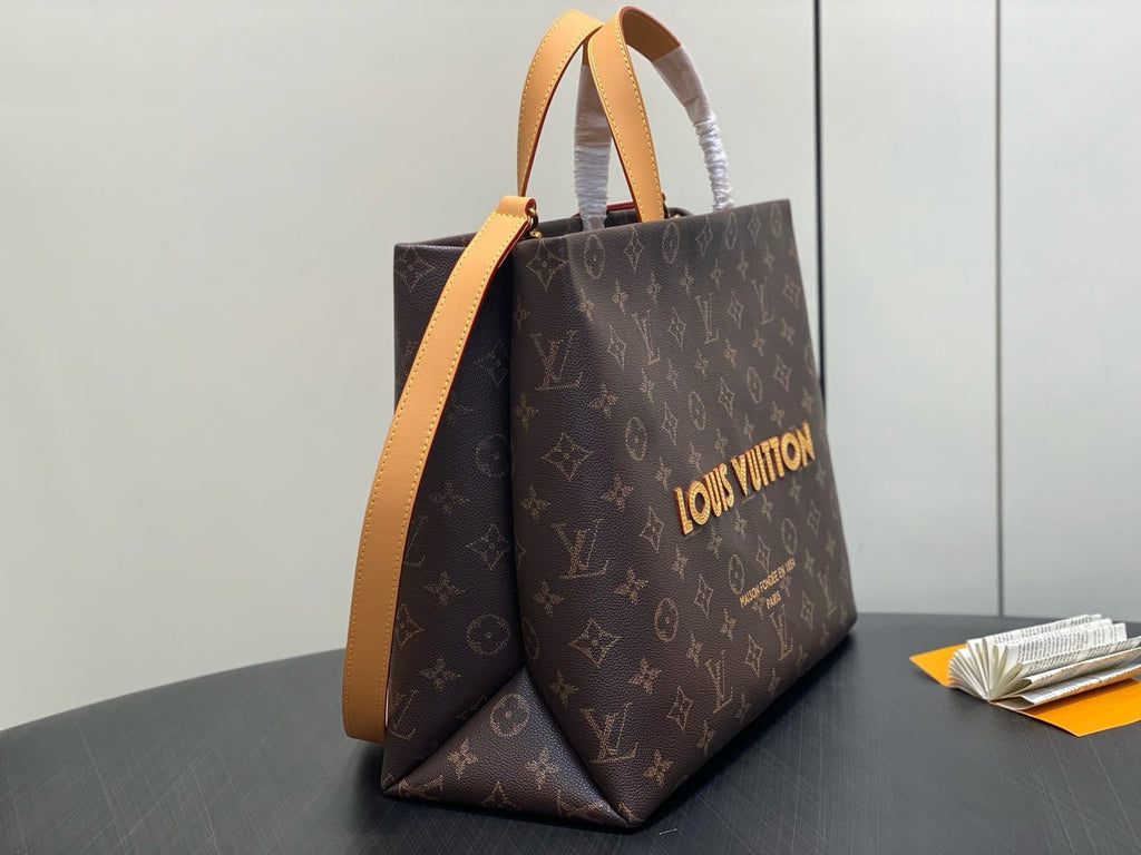 Louis Vuitton M13928 Shopper Tote MM