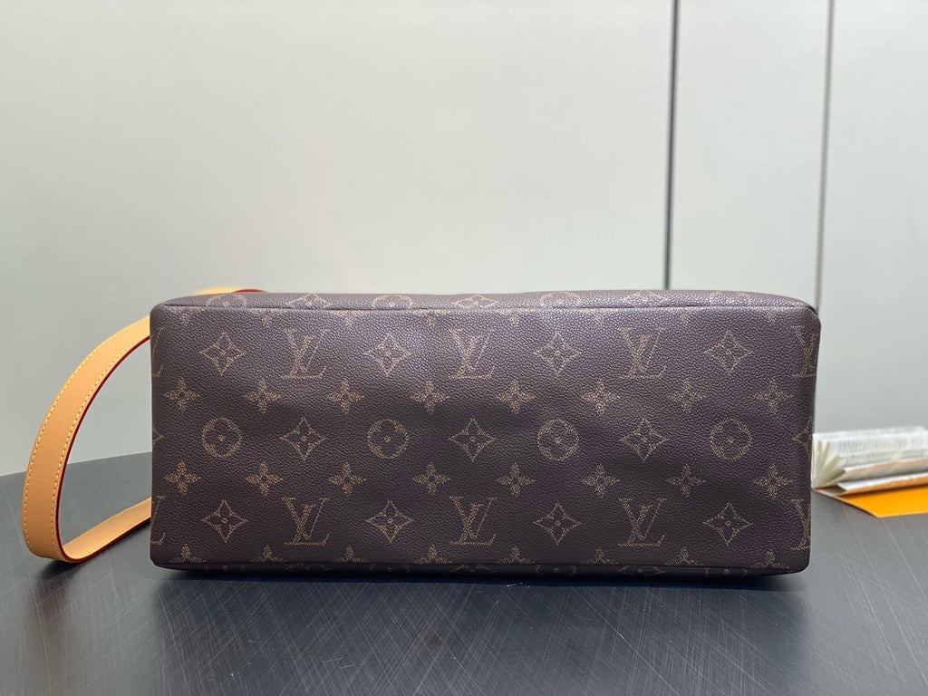 Louis Vuitton M13928 Shopper Tote MM