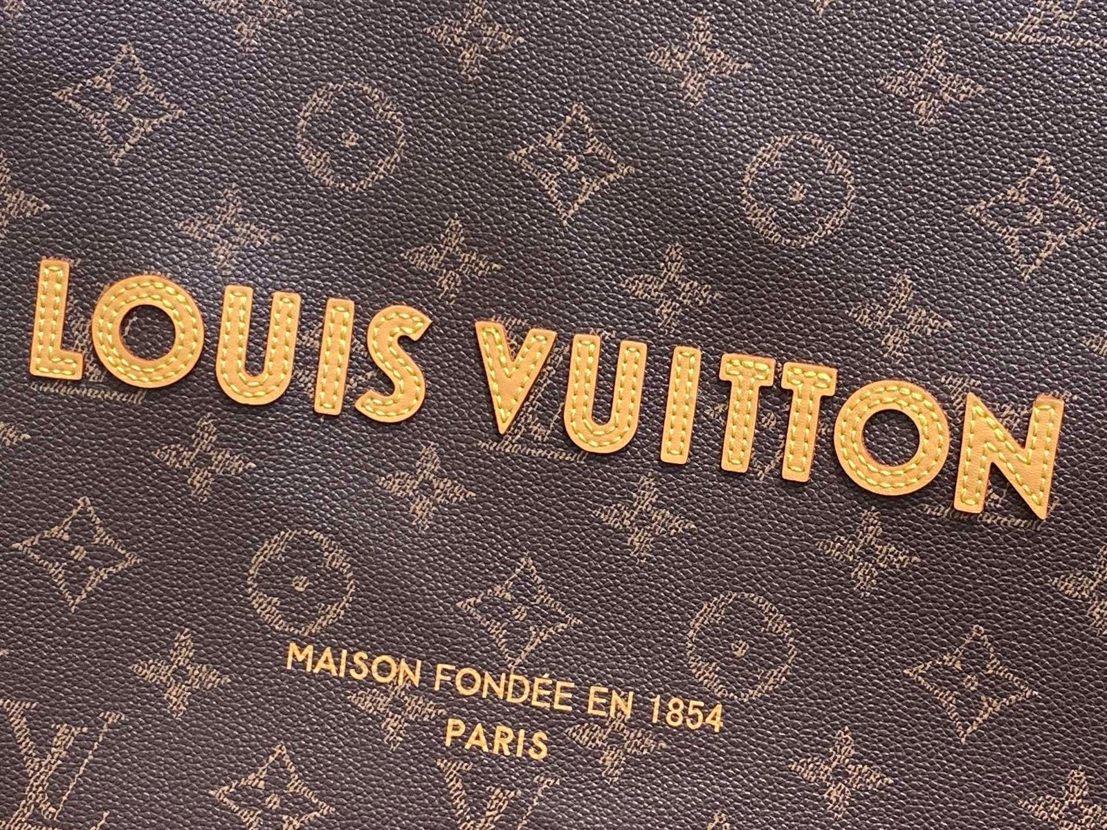Louis Vuitton M13928 Shopper Tote MM
