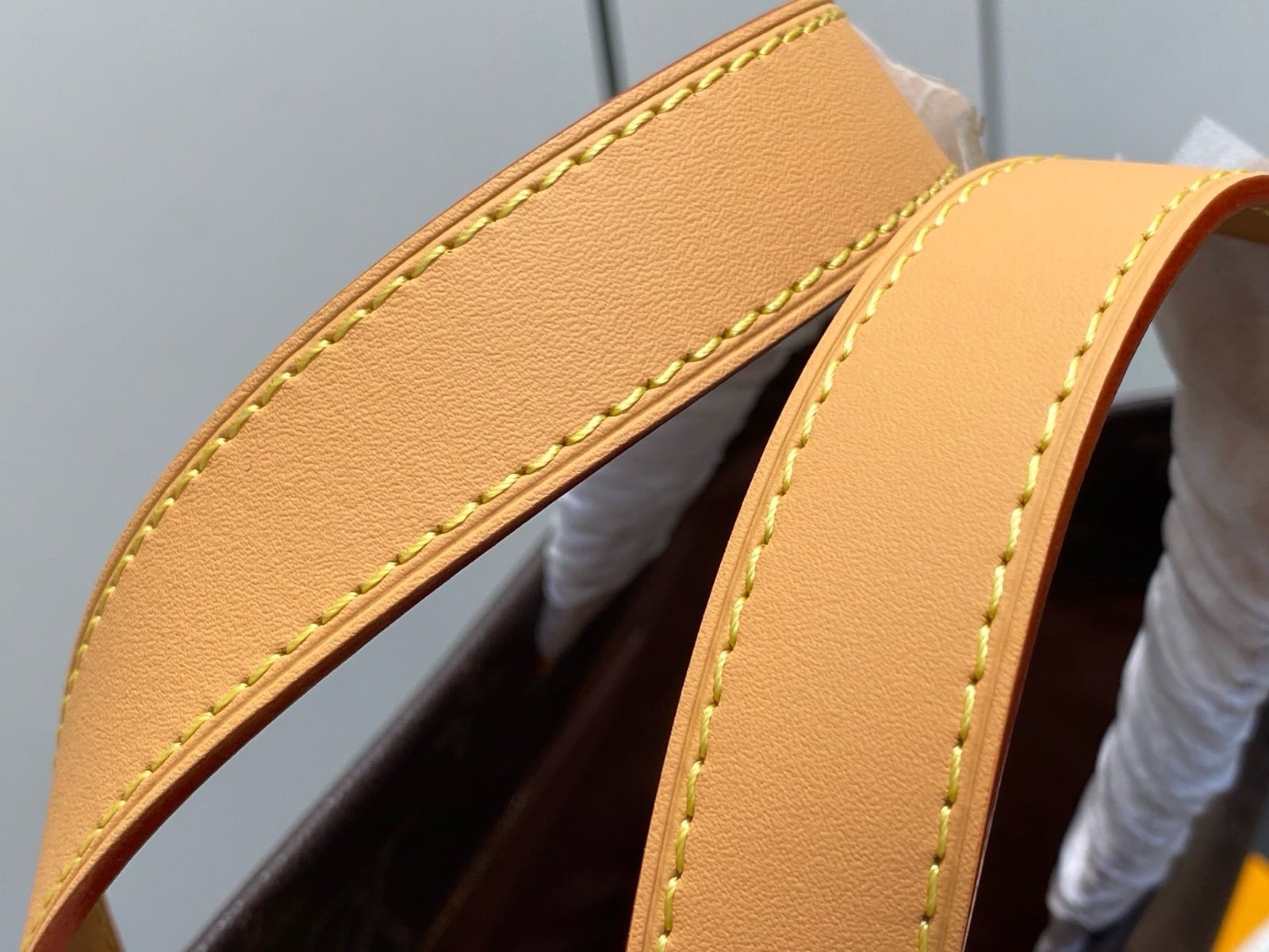 Louis Vuitton M13928 Shopper Tote MM