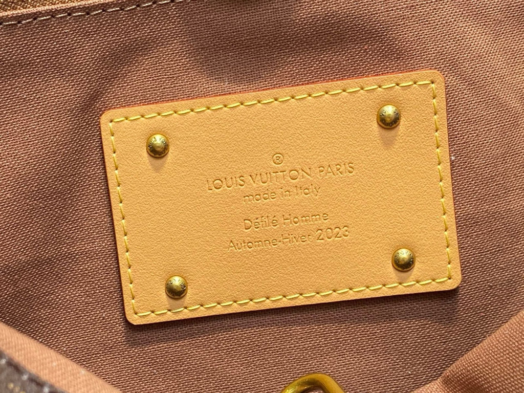 Louis Vuitton M13928 Shopper Tote MM