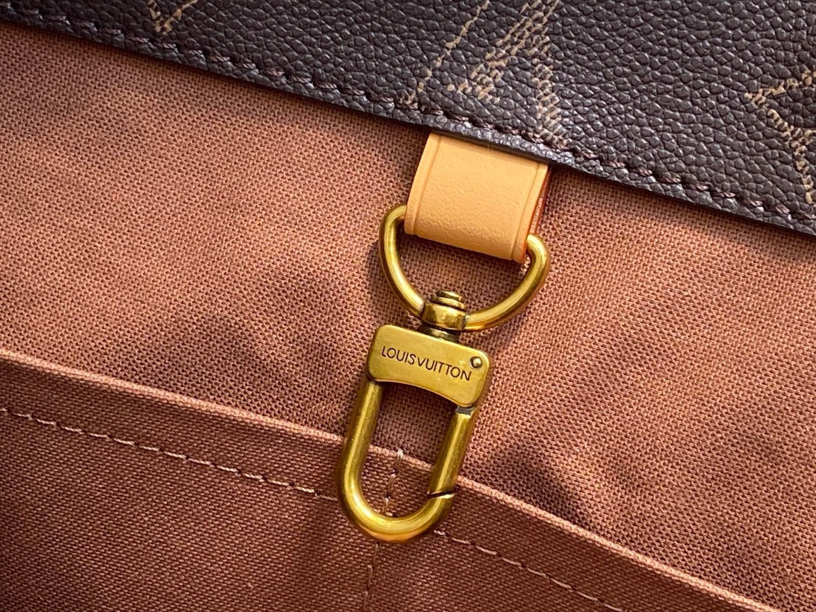 Louis Vuitton M13928 Shopper Tote MM