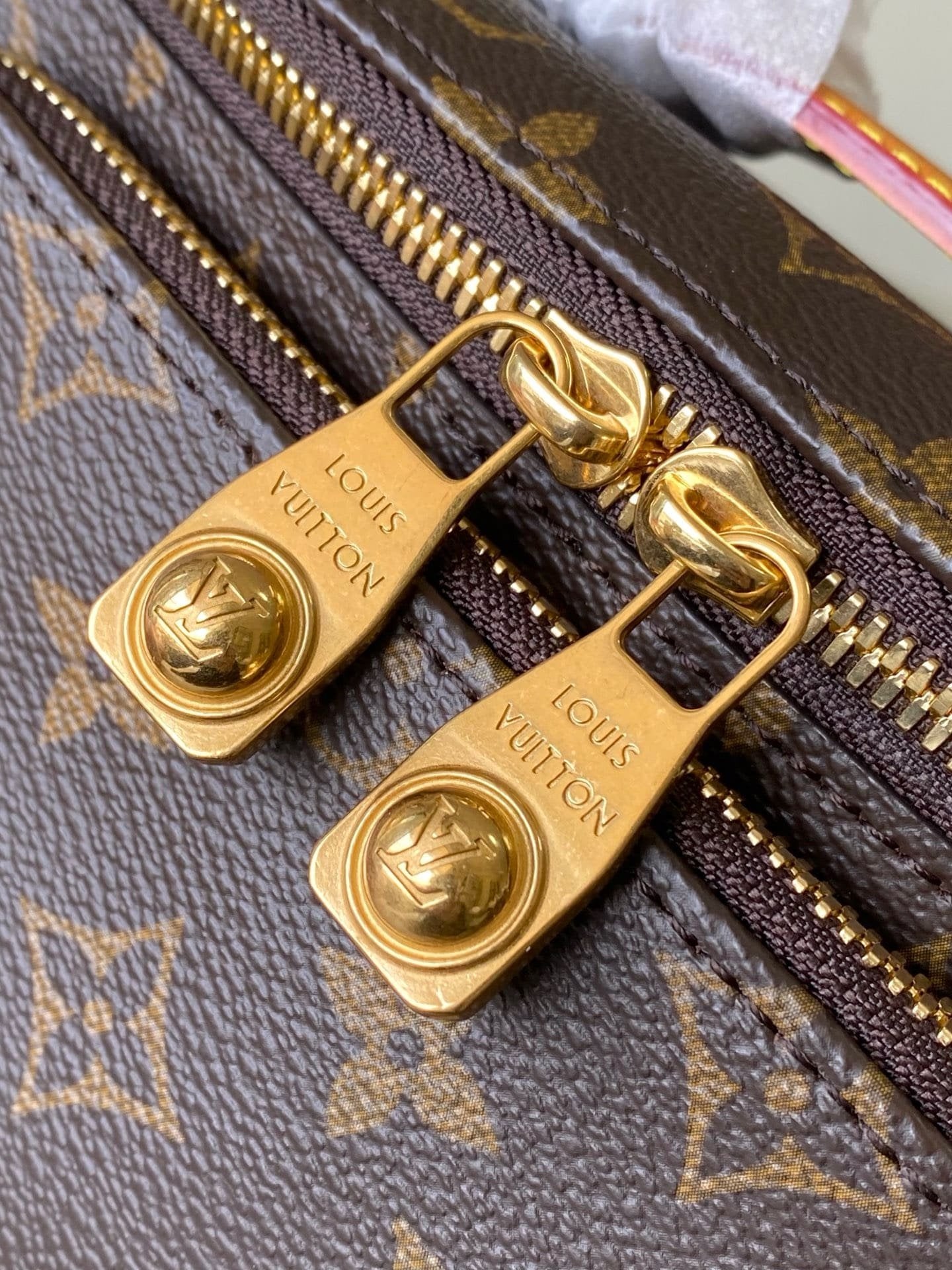 Louis Vuitton M14019 Rush Bumbag