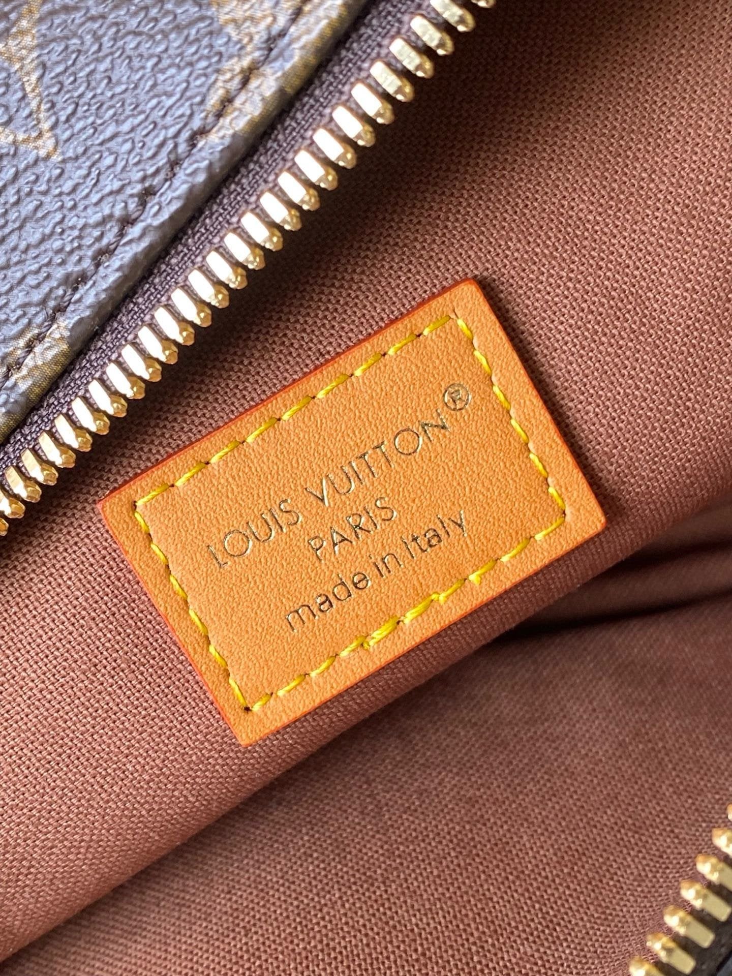 Louis Vuitton M14019 Rush Bumbag