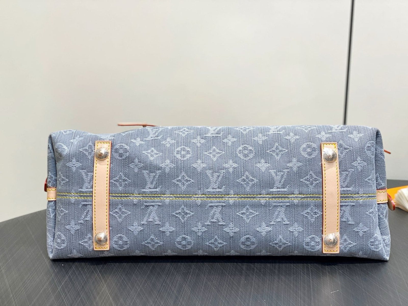 Louis Vuitton M13289 CarryAll MM