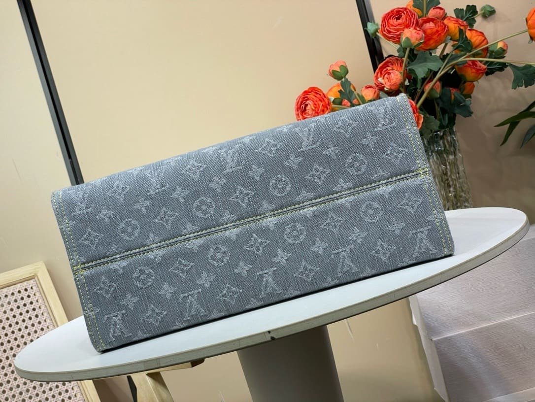 Louis Vuitton M13189 OnTheGo MM