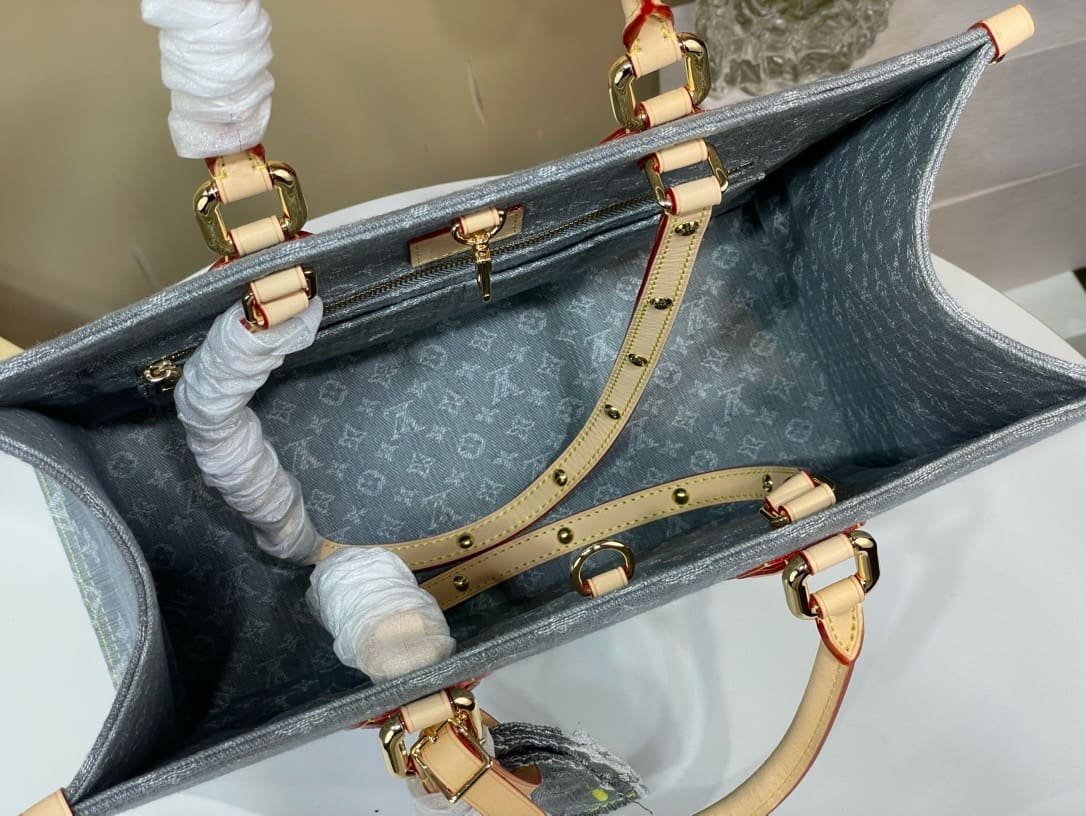 Louis Vuitton M13189 OnTheGo MM