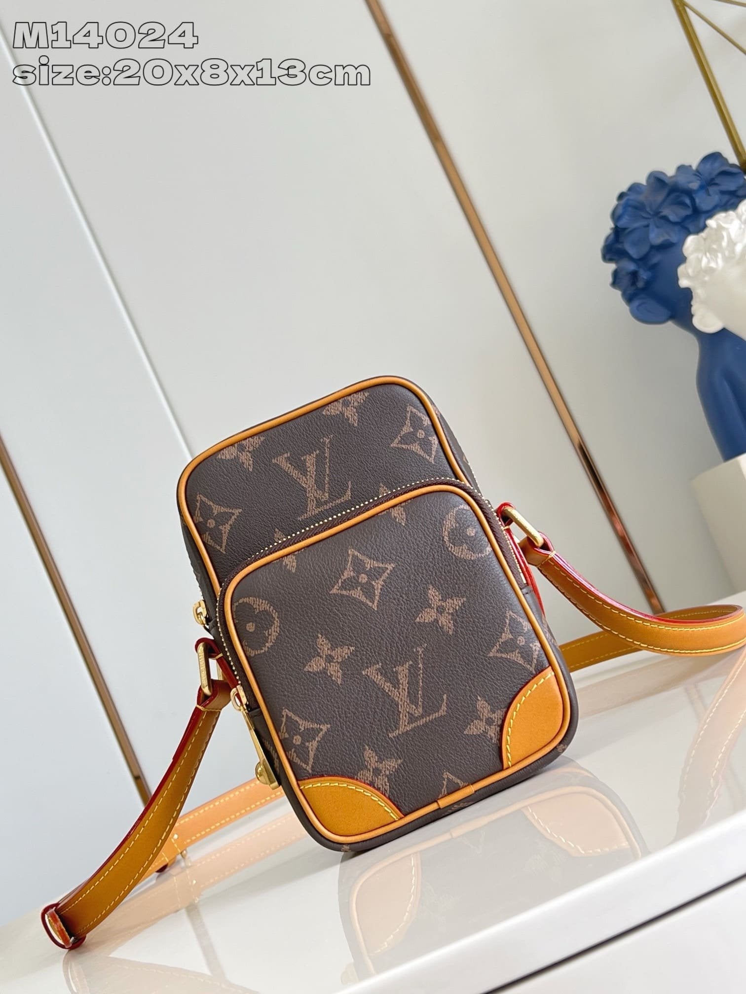 Louis Vuitton M14024 Amazone