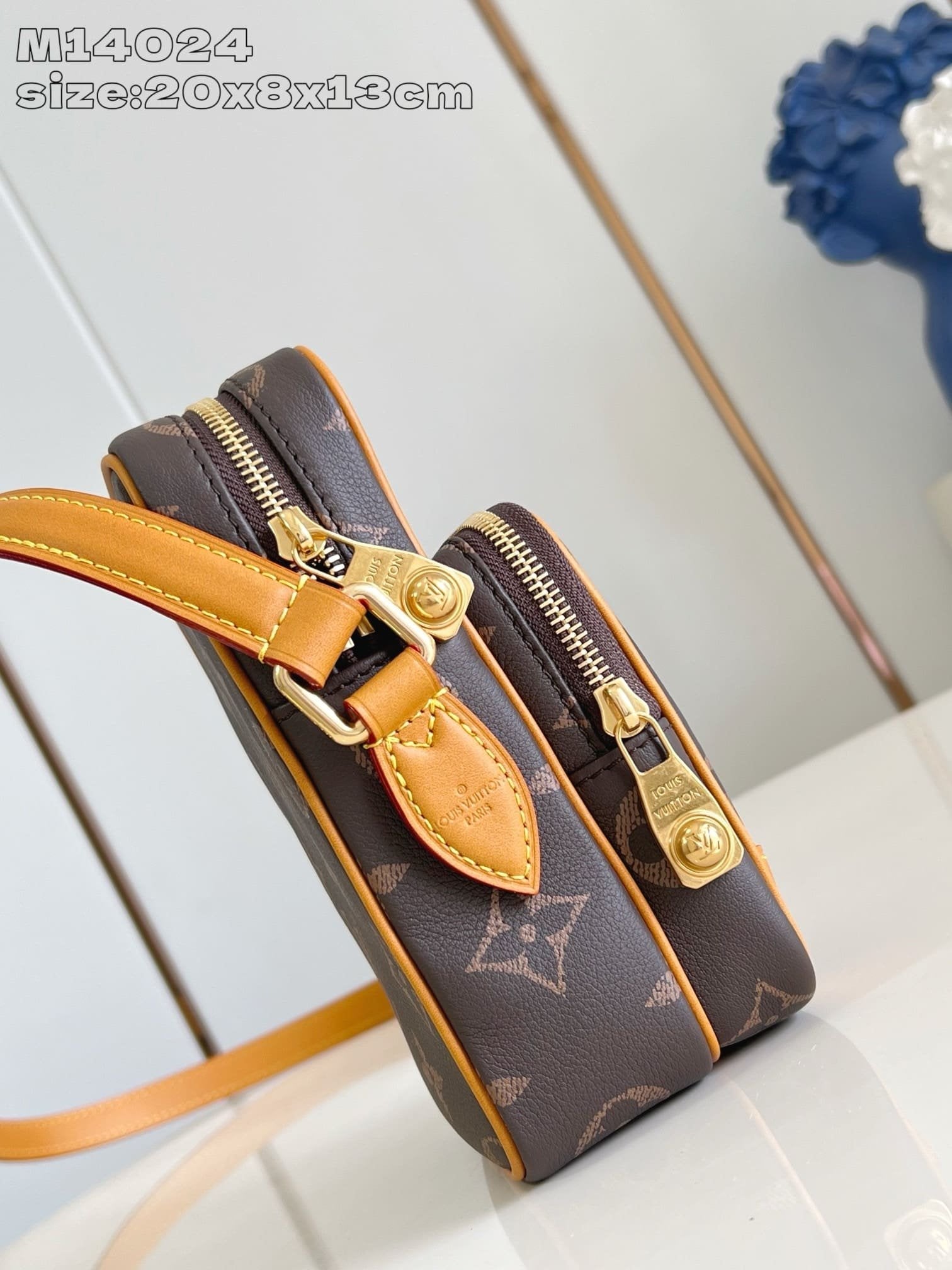 Louis Vuitton M14024 Amazone