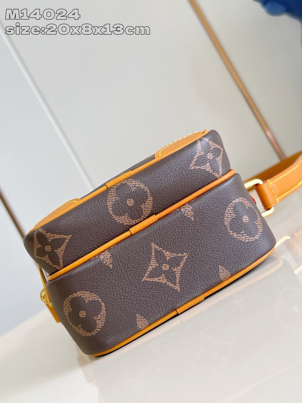 Louis Vuitton M14024 Amazone