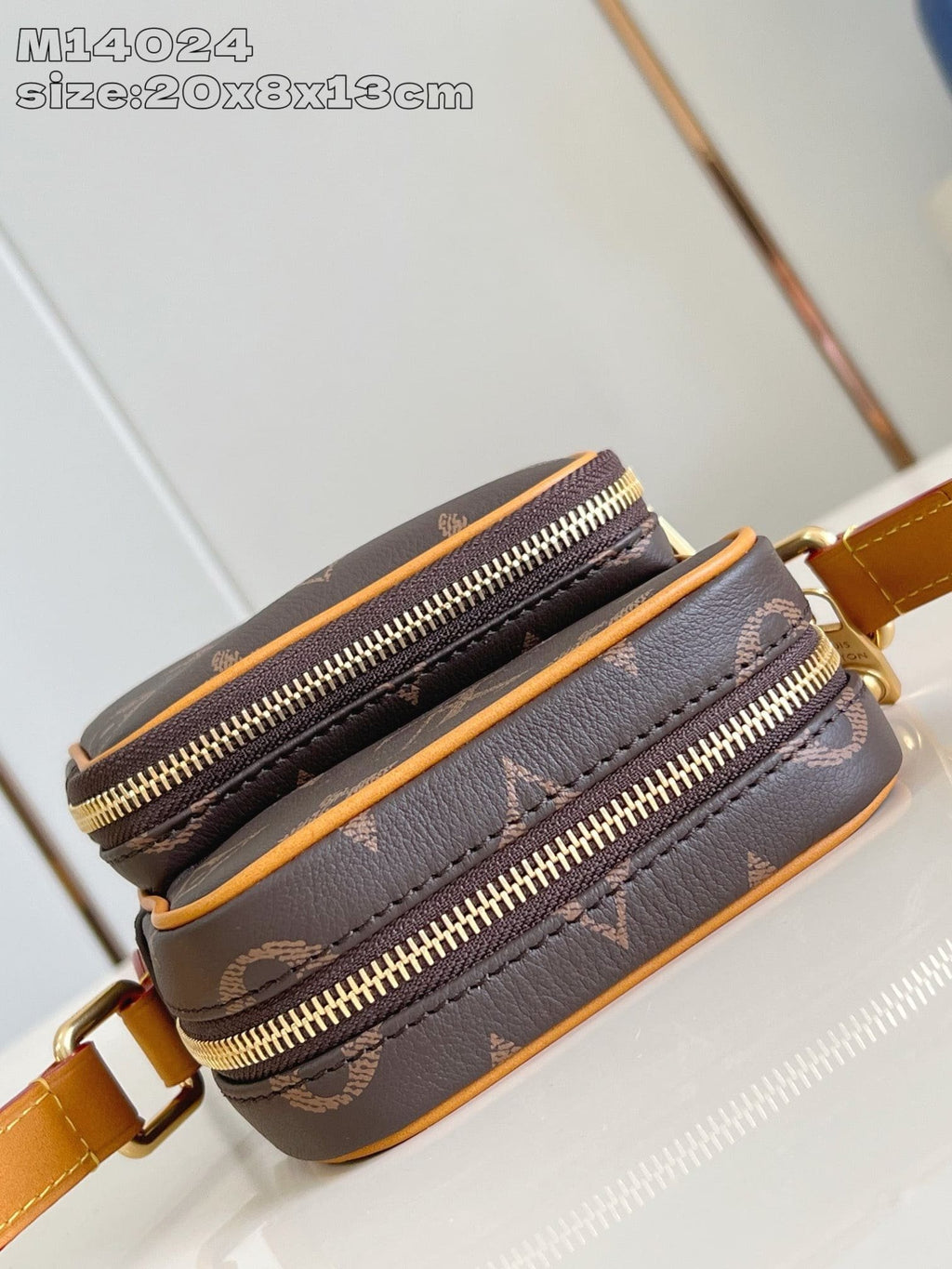 Louis Vuitton M14024 Amazone