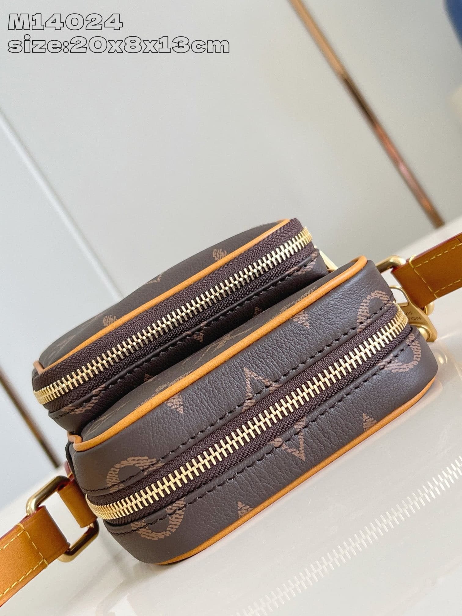 Louis Vuitton M14024 Amazone