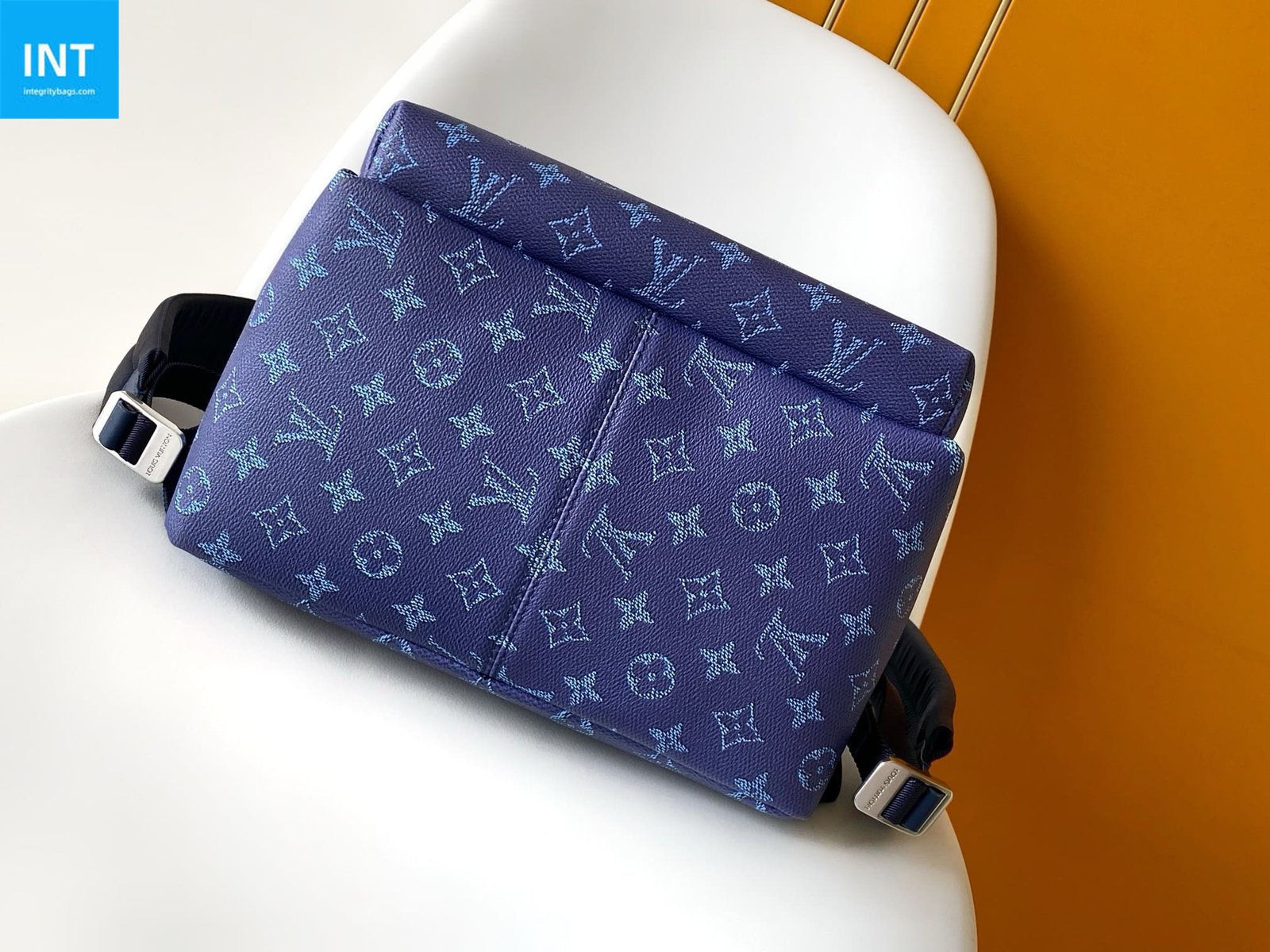 Louis Vuitton M26942 Discovery Backpack PM
