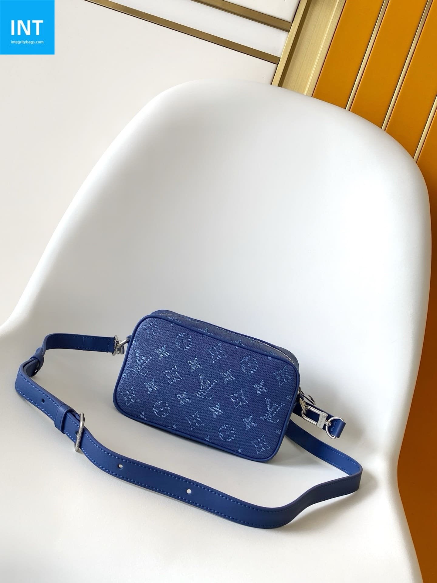Louis Vuitton M26826 Trocadéro Wearable Wallet