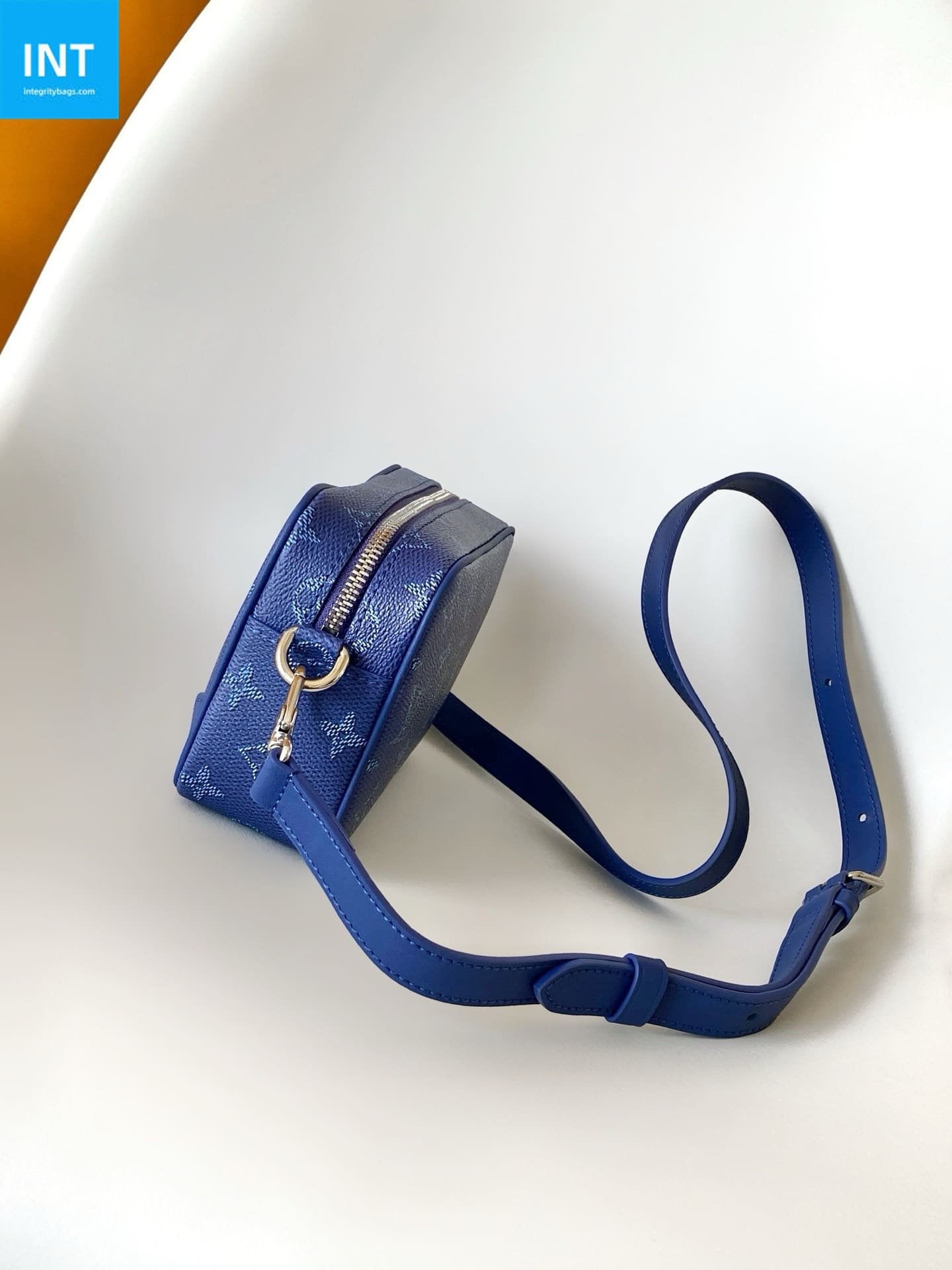 Louis Vuitton M26826 Trocadéro Wearable Wallet