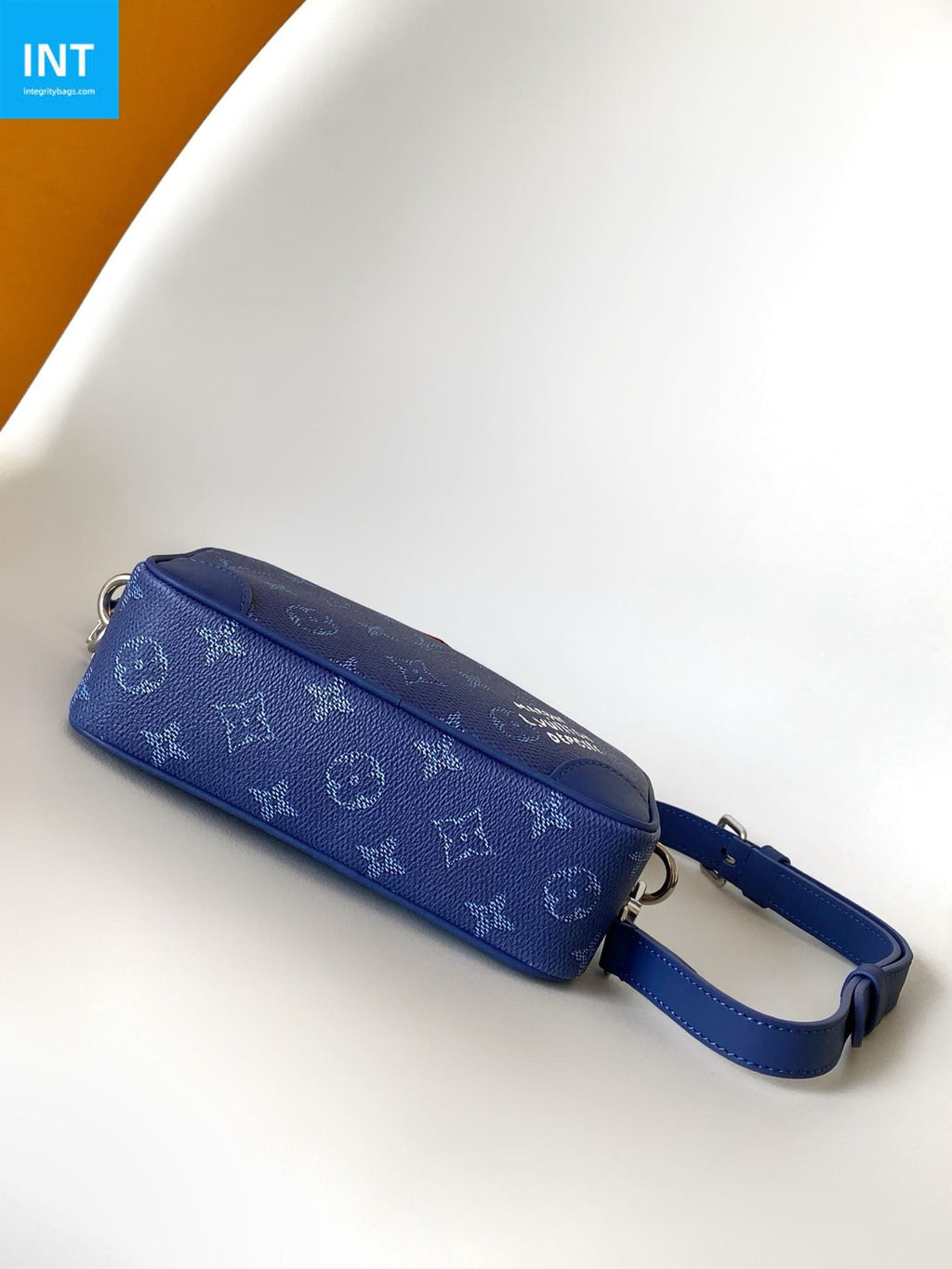 Louis Vuitton M26826 Trocadéro Wearable Wallet