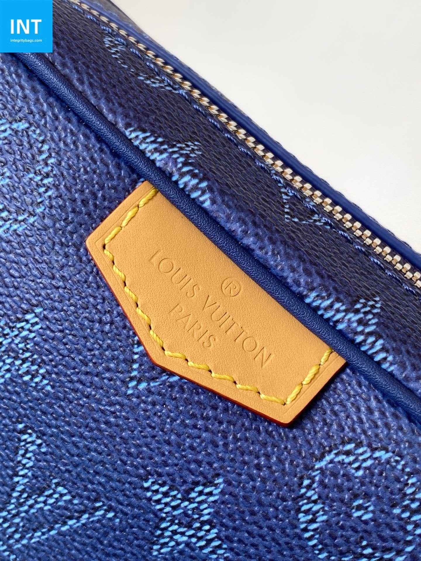 Louis Vuitton M26826 Trocadéro Wearable Wallet