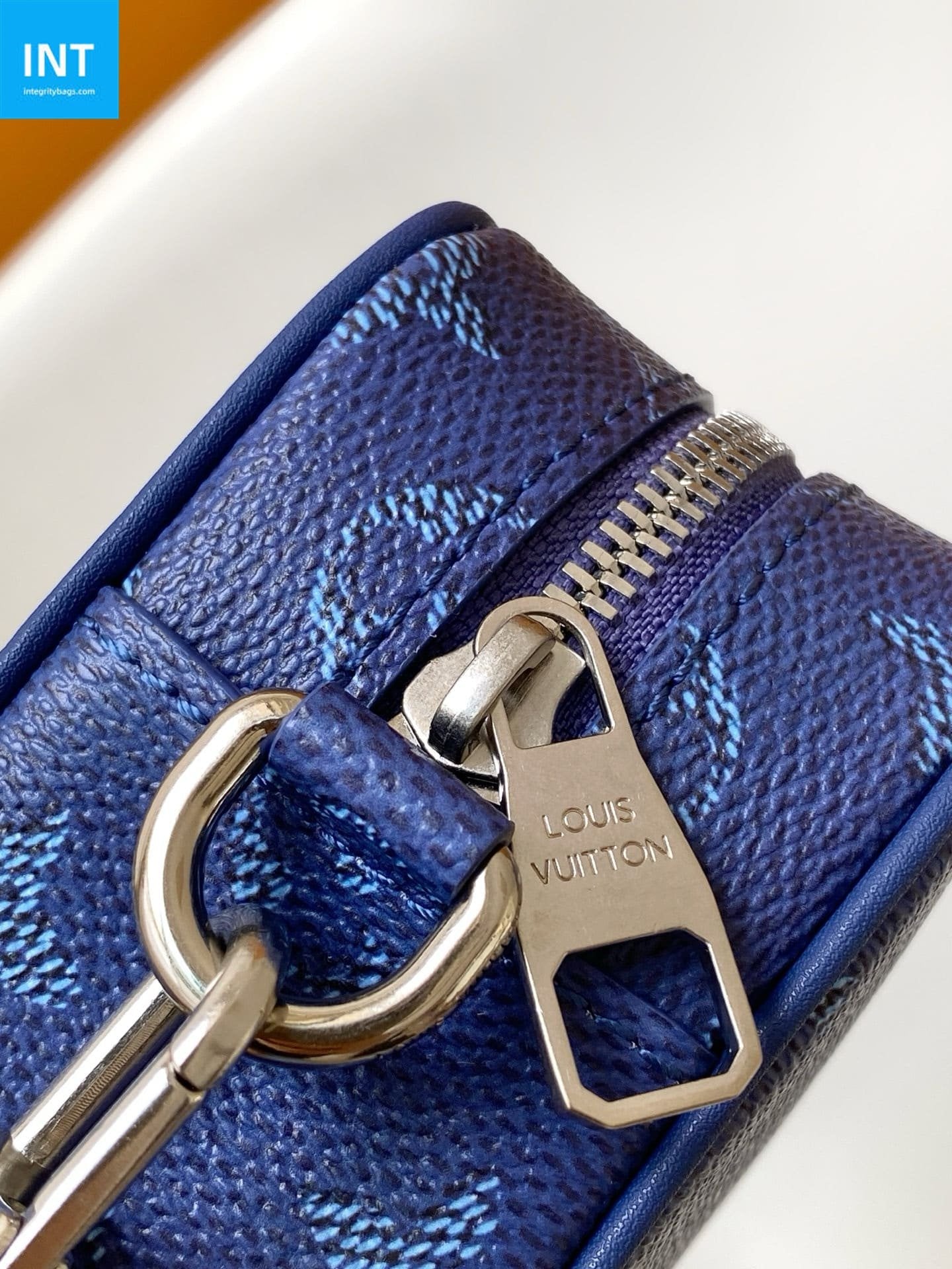 Louis Vuitton M26826 Trocadéro Wearable Wallet
