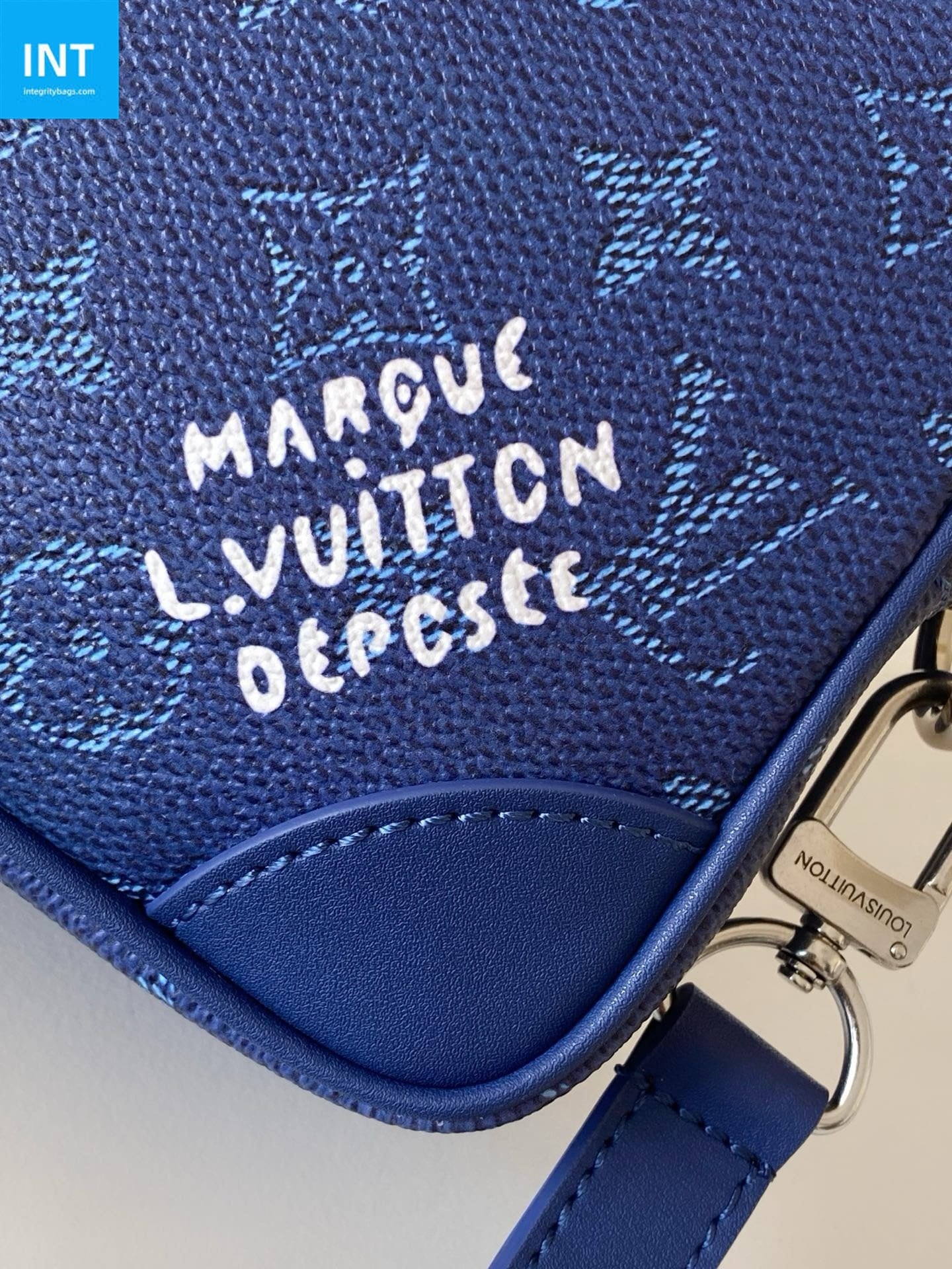 Louis Vuitton M26826 Trocadéro Wearable Wallet