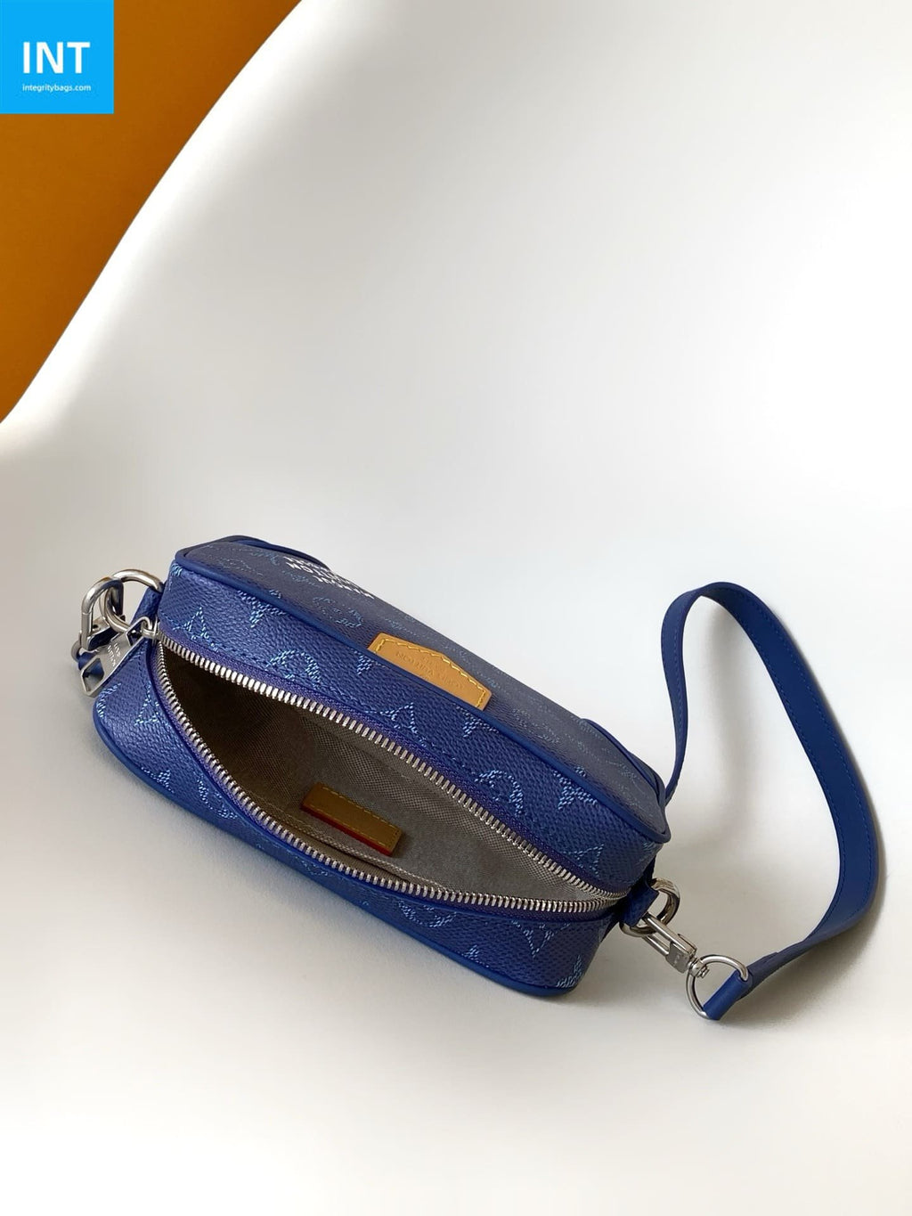 Louis Vuitton M26826 Trocadéro Wearable Wallet