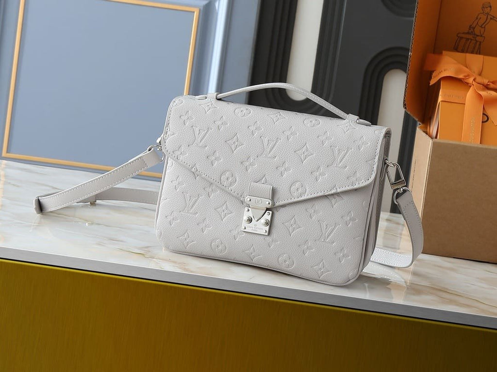 Louis Vuitton M13481 Pochette Métis Bag