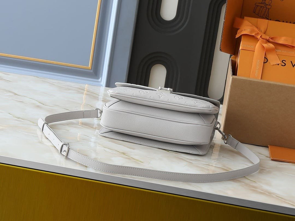 Louis Vuitton M13481 Pochette Métis Bag