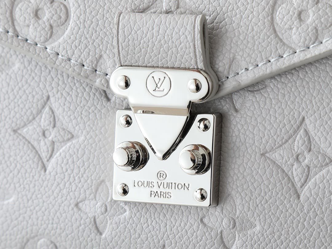 Louis Vuitton M13481 Pochette Métis Bag